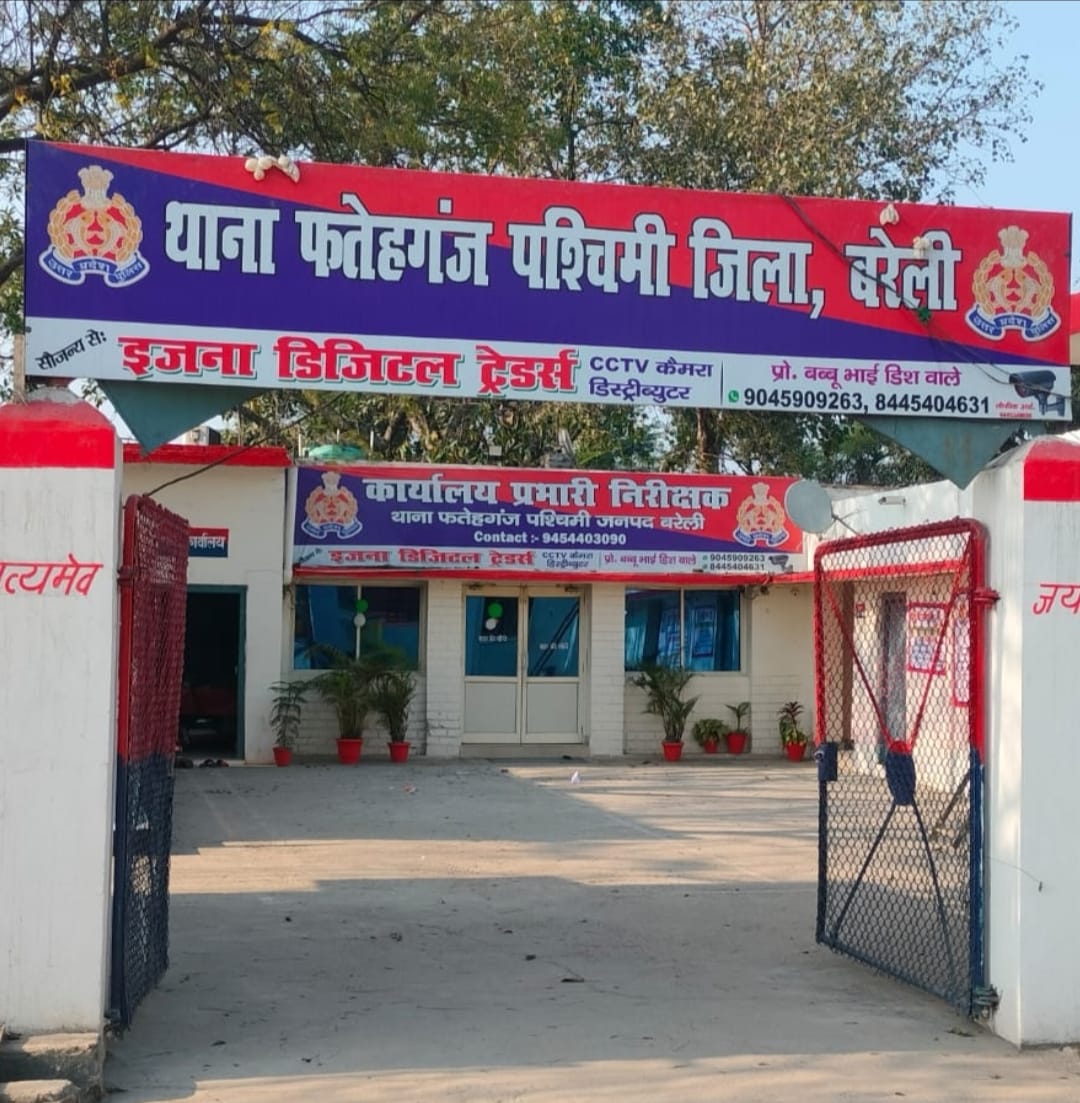 बरेली:सब्जी मंडी में दुकान पर काम कर रहे एक लड़के को दबंगों ने पीटा।