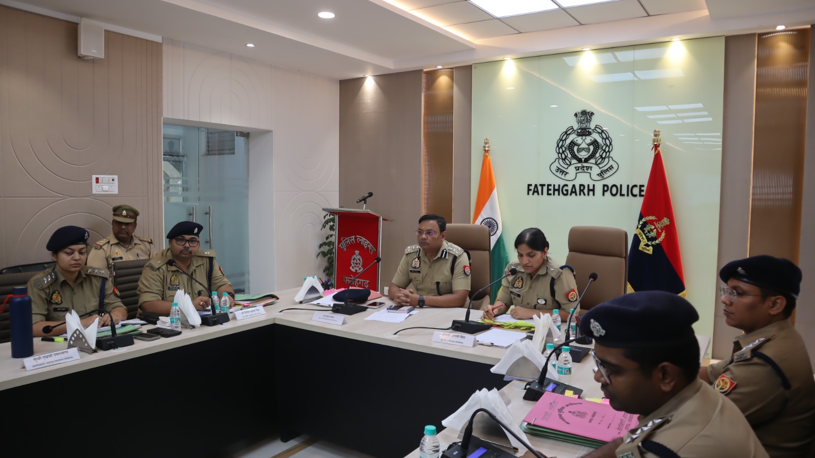 फर्रुखाबाद:पुलिस उपमहानिरीक्षक यमुना प्रसाद ने जनपद पुलिस की कार्यप्रणाली की समीक्षा की, अपराध नियंत्रण को लेकर दिए सख्त निर्देश