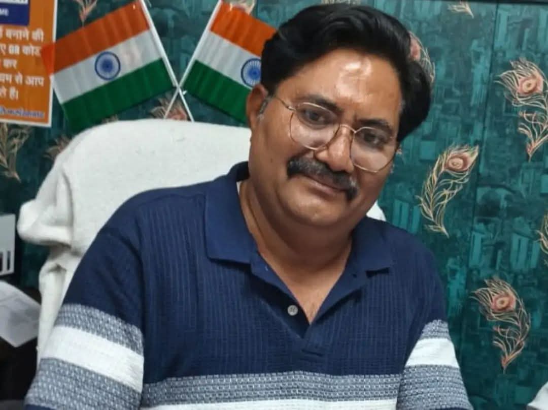 फर्रुखाबाद:नए सीएमओ डॉ. आनंद उपाध्याय ने संभाला पदभार, स्वास्थ्य सेवाओं में लापरवाही पर सख्ती के दिए संकेत।