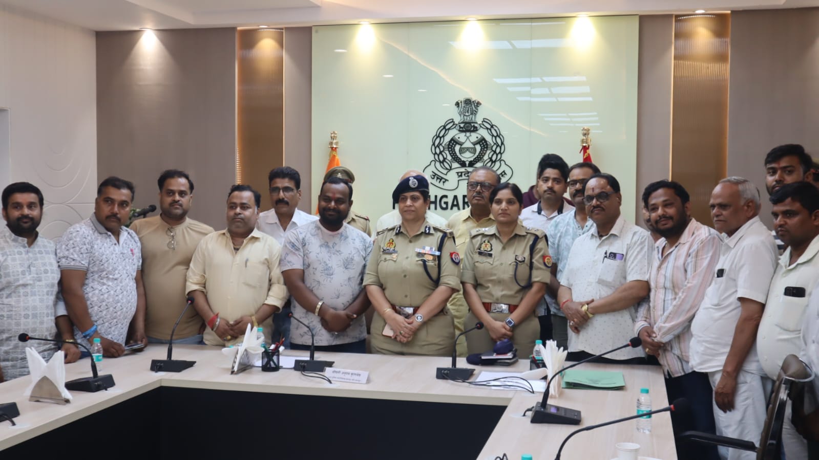 फर्रुखाबाद:एडीजी अनुपम कुलश्रेष्ठ ने जनप्रतिनिधियों और व्यापारियों संग की बैठक, कानून-व्यवस्था व जनसुरक्षा पर दिए आवश्यक निर्देश
