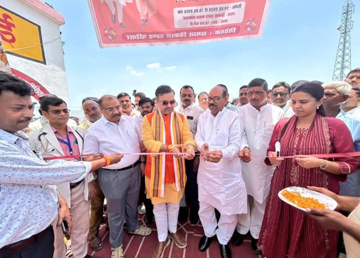 लखीमपुर खीरी : केंद्र सरकार के 12 वर्ष पूर्ण होने पर नकहा में स्वास्थ्य शिविर का मुख्य अतिथि प्रदेश महामंत्री अनूप गुप्ता ने किया उद्घाटन