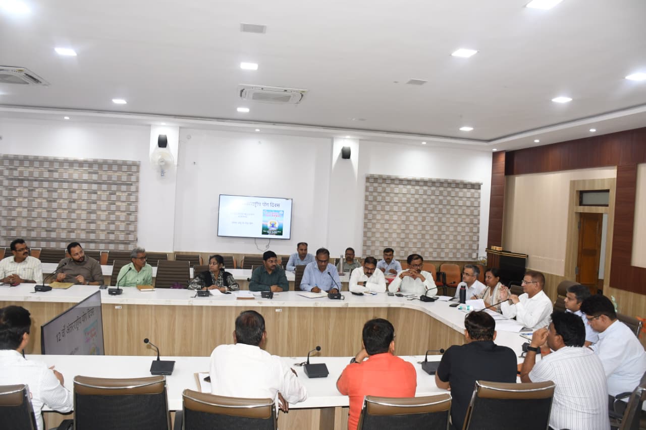 प्रयागराज: नोडल अधिकारी/प्रमुख सचिव सहकारिता ने जनपद में 21 जून को आयोजित होने वाले 12वें अंतर्राष्ट्रीय योग दिवस कार्यक्रम की तैयारियों के सम्बंध में बैठक की