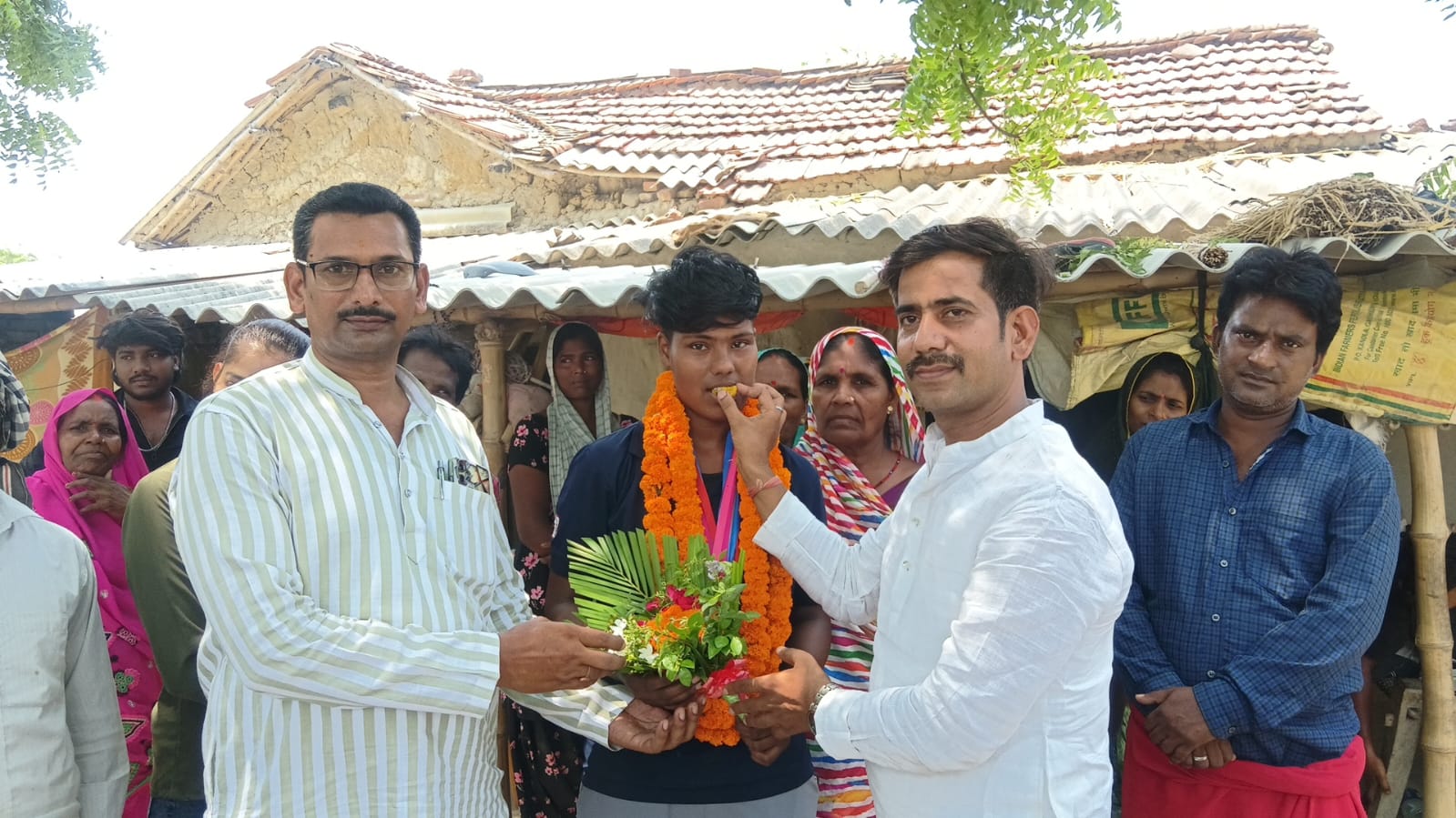 आजमगढ़:रोशनी ने जैवलिन थ्रो में अपनी मेहनत और लगन के बल पर क्षेत्र का नाम रोशन कर गौरव बढ़ाया