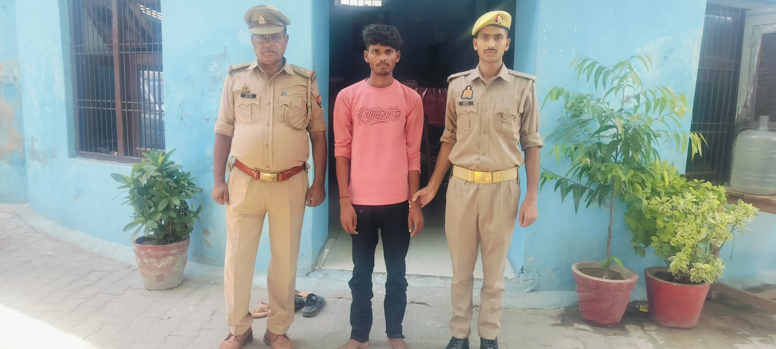 फर्रुखाबाद:नाबालिग को बहला-फुसलाकर भगाने और दुष्कर्म के आरोपी को कमालगंज पुलिस ने किया गिरफ्तार