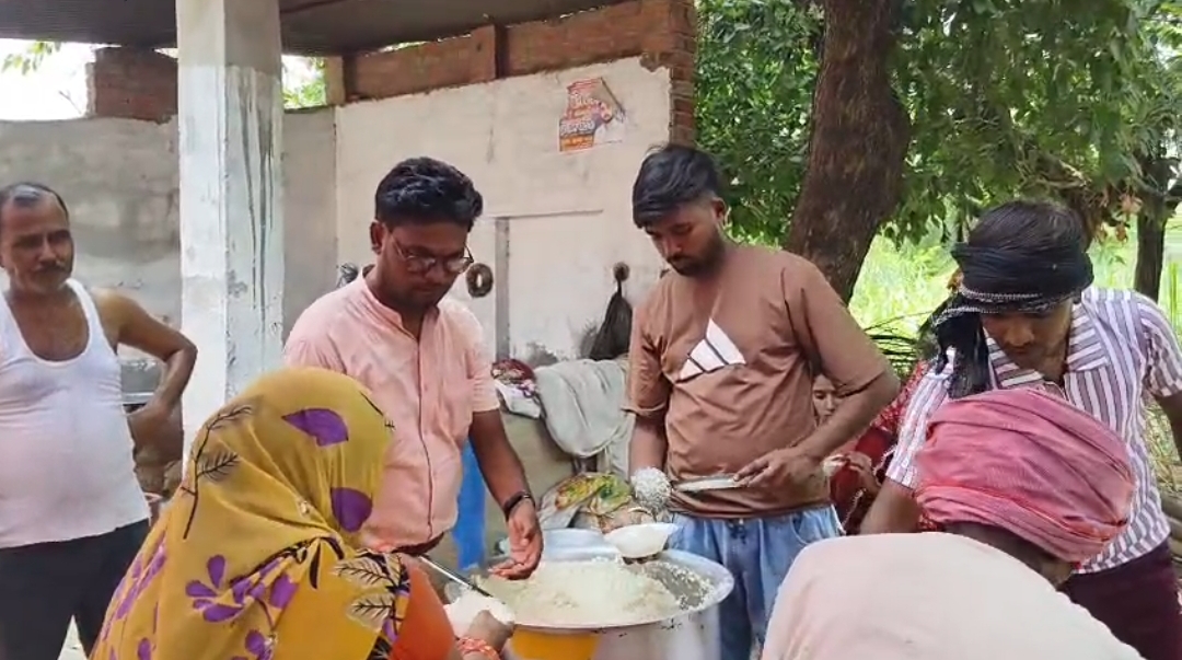 सीतापुर:मिश्रिख क्षेत्र के ग्राम मडारी में श्रद्धा एवं भक्ति के साथ विशाल भंडारे का आयोजन * *अफरोज अली ददस्तक 24 मिश्रिख सीतापुर