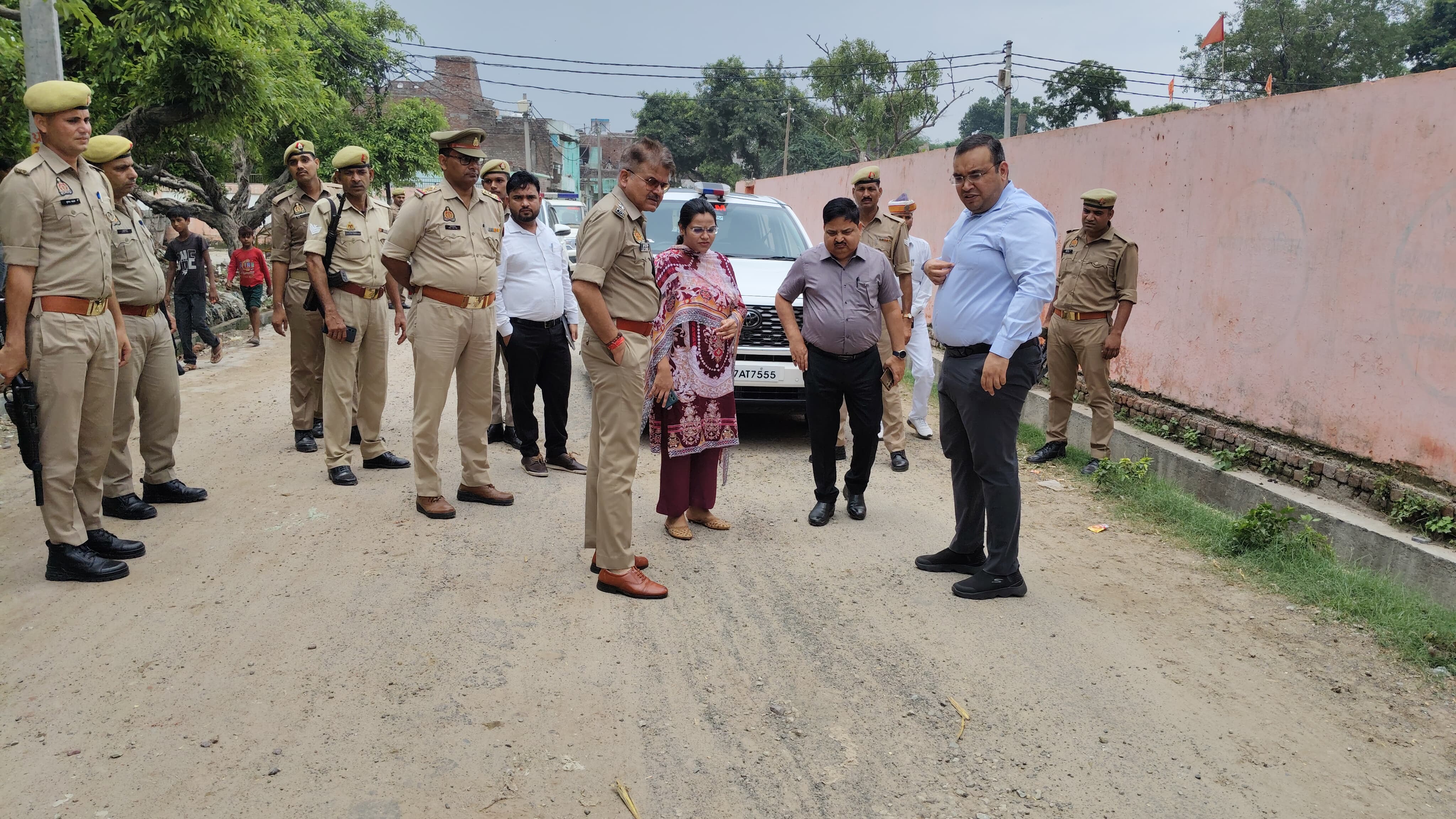 कासगंज :DM प्रणयसिंह और पुलिस अधीक्षक ने किया लहरा घाट का निरीक्षण