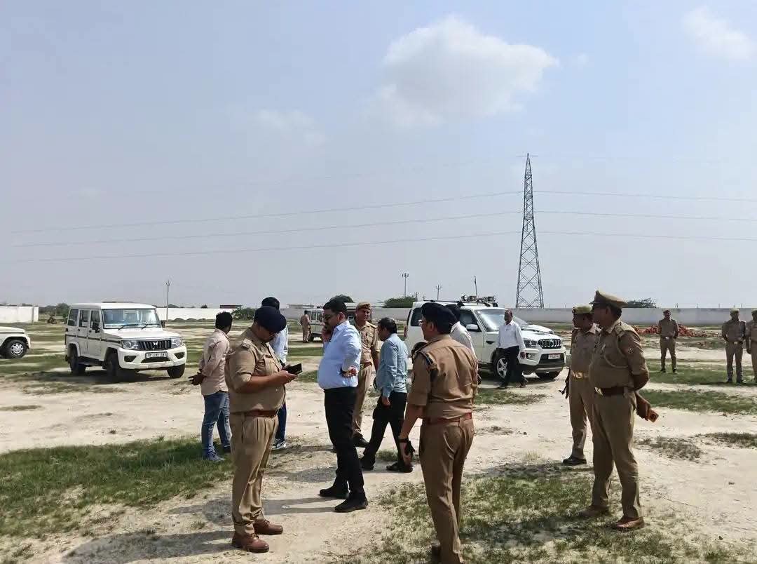 फर्रुखाबाद:मुख्यमंत्री के संभावित दौरे की तैयारियां तेज: नवाबगंज में सीडीओ समेत अधिकारियों ने स्टेडियम, हेलीपैड और पार्किंग स्थल का किया निरीक्षण