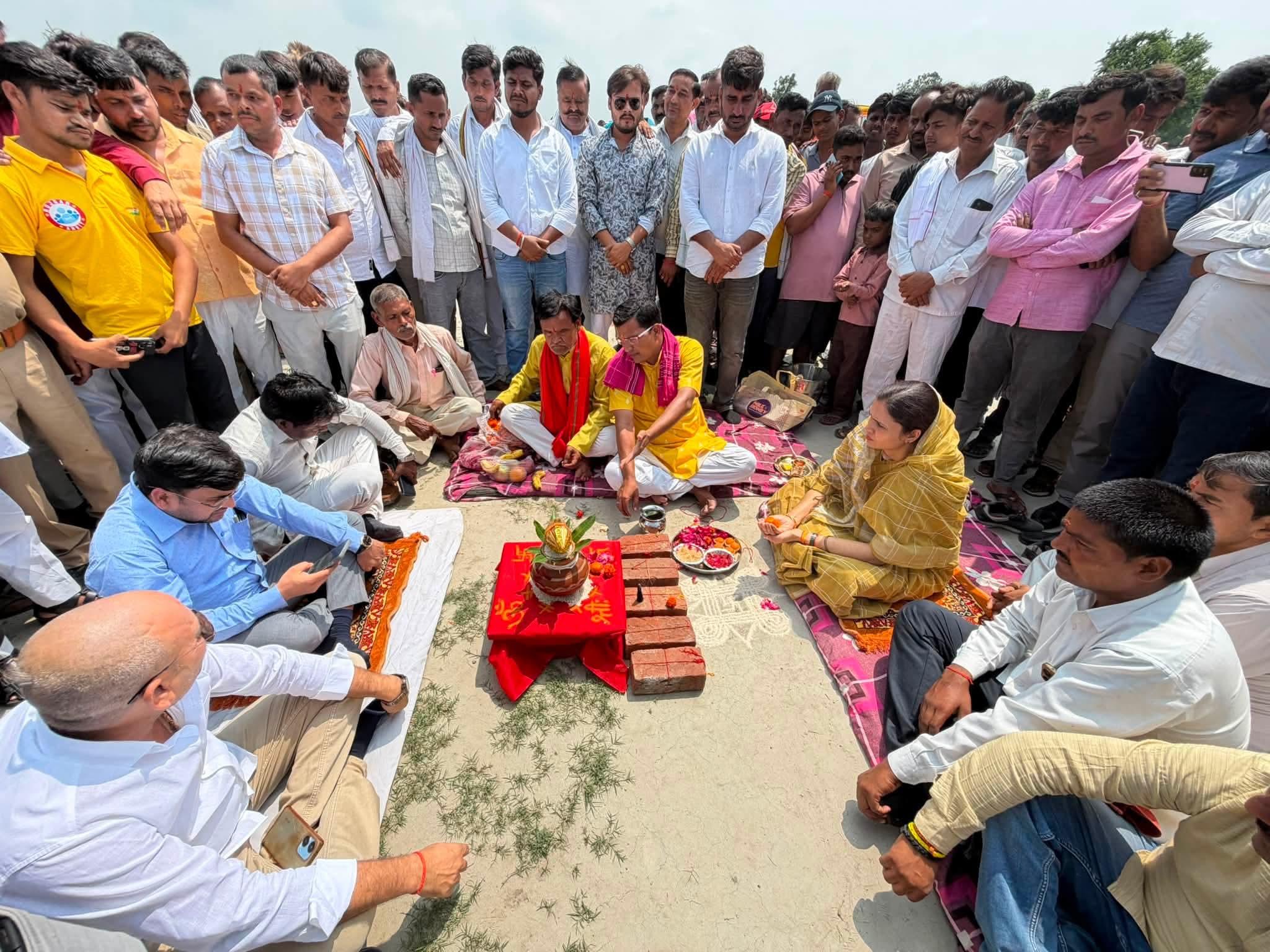 फर्रुखाबाद:कायमगंज विकास के पथ पर अग्रसर: सिवारा खास में मॉडल कम्पोजिट विद्यालय निर्माण हेतु भूमि पूजन