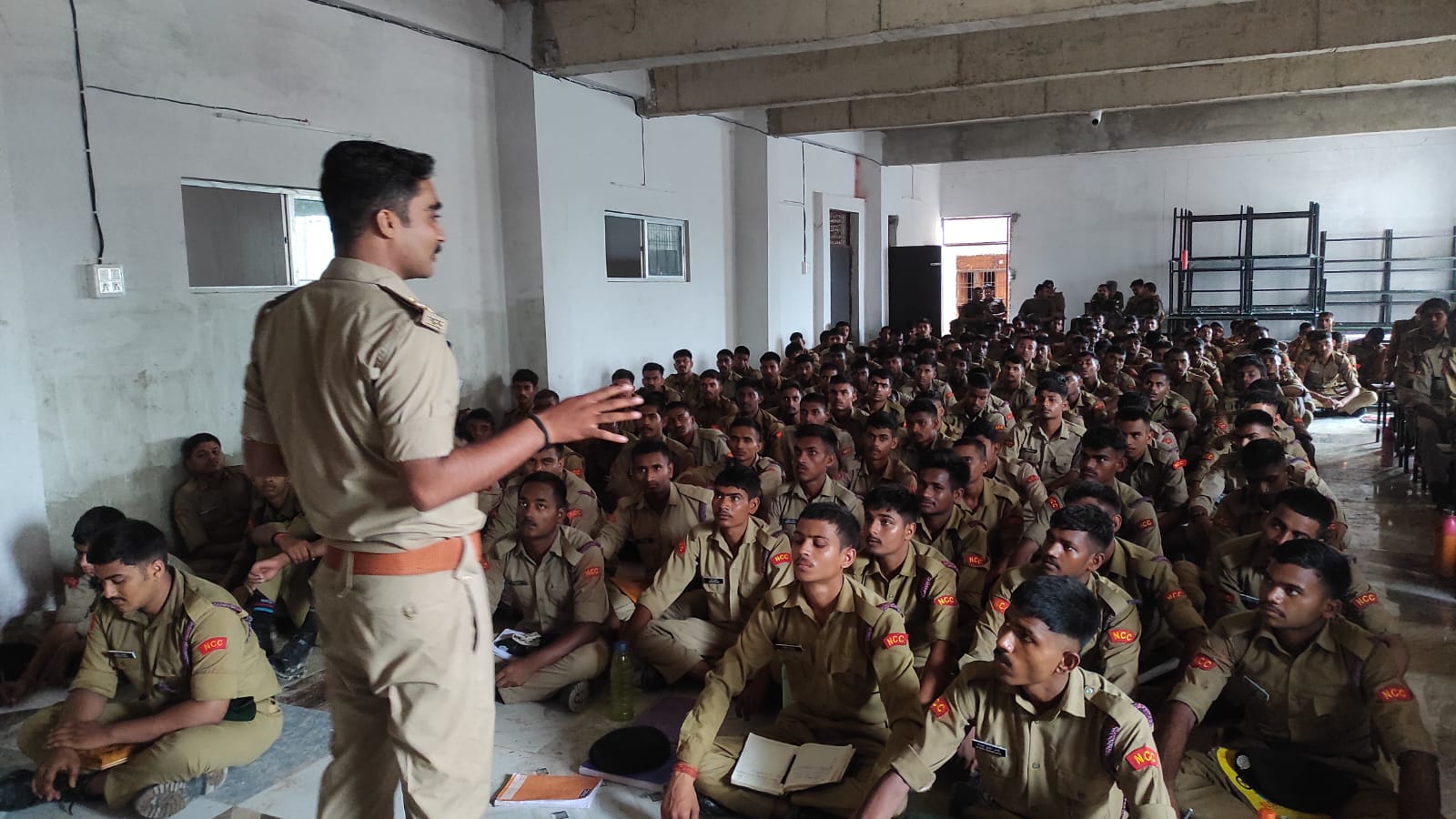 प्रयागराज दिनांक-07.07.2026 जोन गंगानगर कमिश्नरेट प्रयागराज साइबर सेल पुलिस टीम द्वारा राम यश पी0जी0 कॉलेज में साइबर जागरूकता अभियान चलाकर NCC CADETS व शिक्षक एवं शिक्षिकाओं को जागरुक किया गया।
