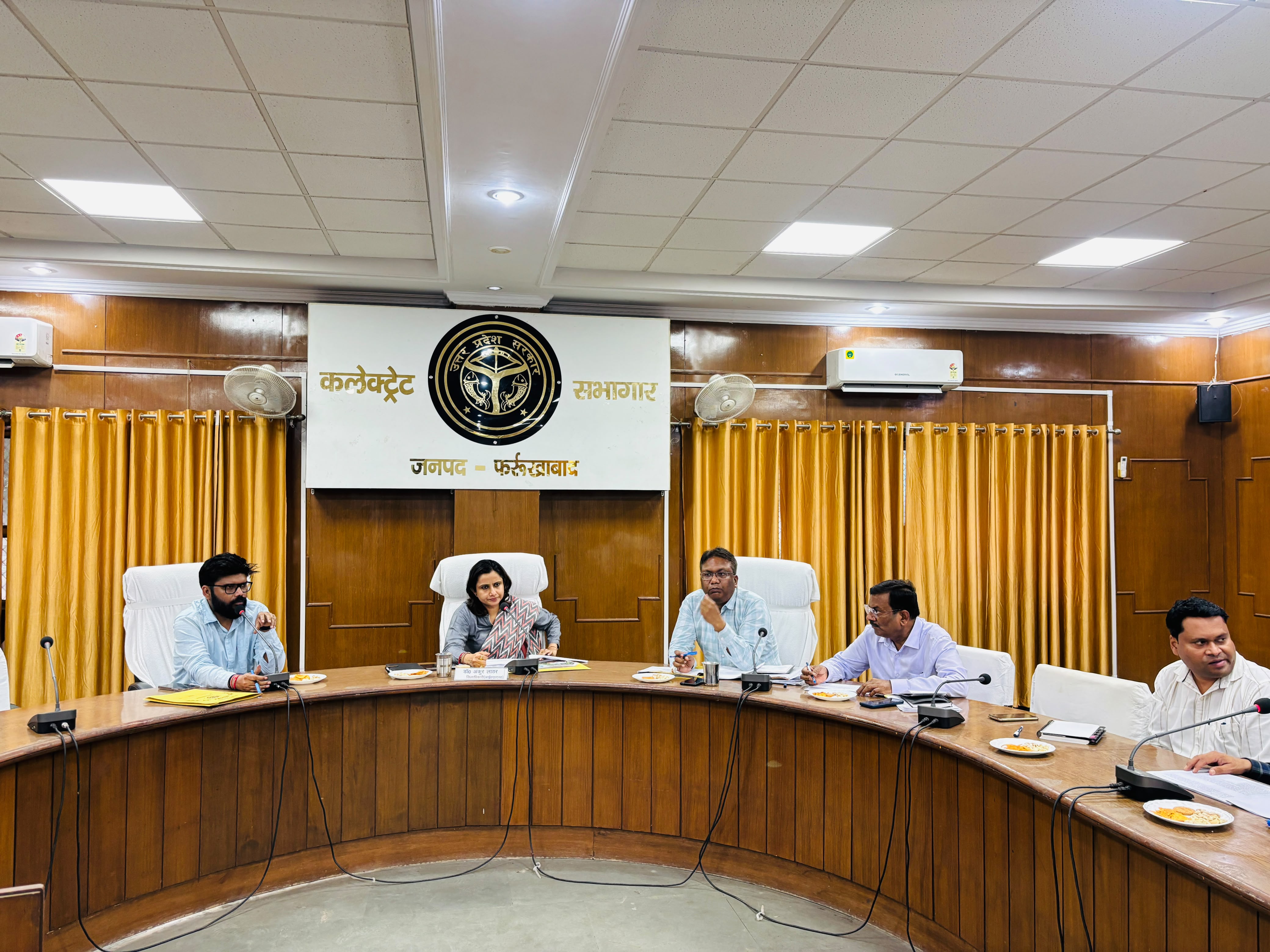फर्रुखाबाद:जिलाधिकारी ने गौ आश्रय स्थलों में लापरवाही पर होगी सख्त कार्रवाई, समय पर भुगतान और बेहतर व्यवस्थाओं के दिए निर्देश