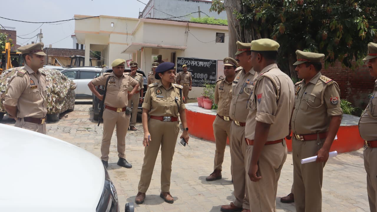 फर्रुखाबाद:एसपी आरती सिंह ने कोतवाली मोहम्मदाबाद की निर्माणाधीन बैरक का किया निरीक्षण, गुणवत्ता और समयबद्ध कार्य के दिए निर्देश