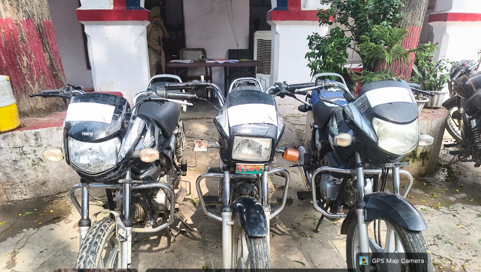 फर्रुखाबाद: शमसाबाद पुलिस ने चोरी की तीन मोटरसाइकिलों के साथ 3 बाल अपचारियों को पकड़ा