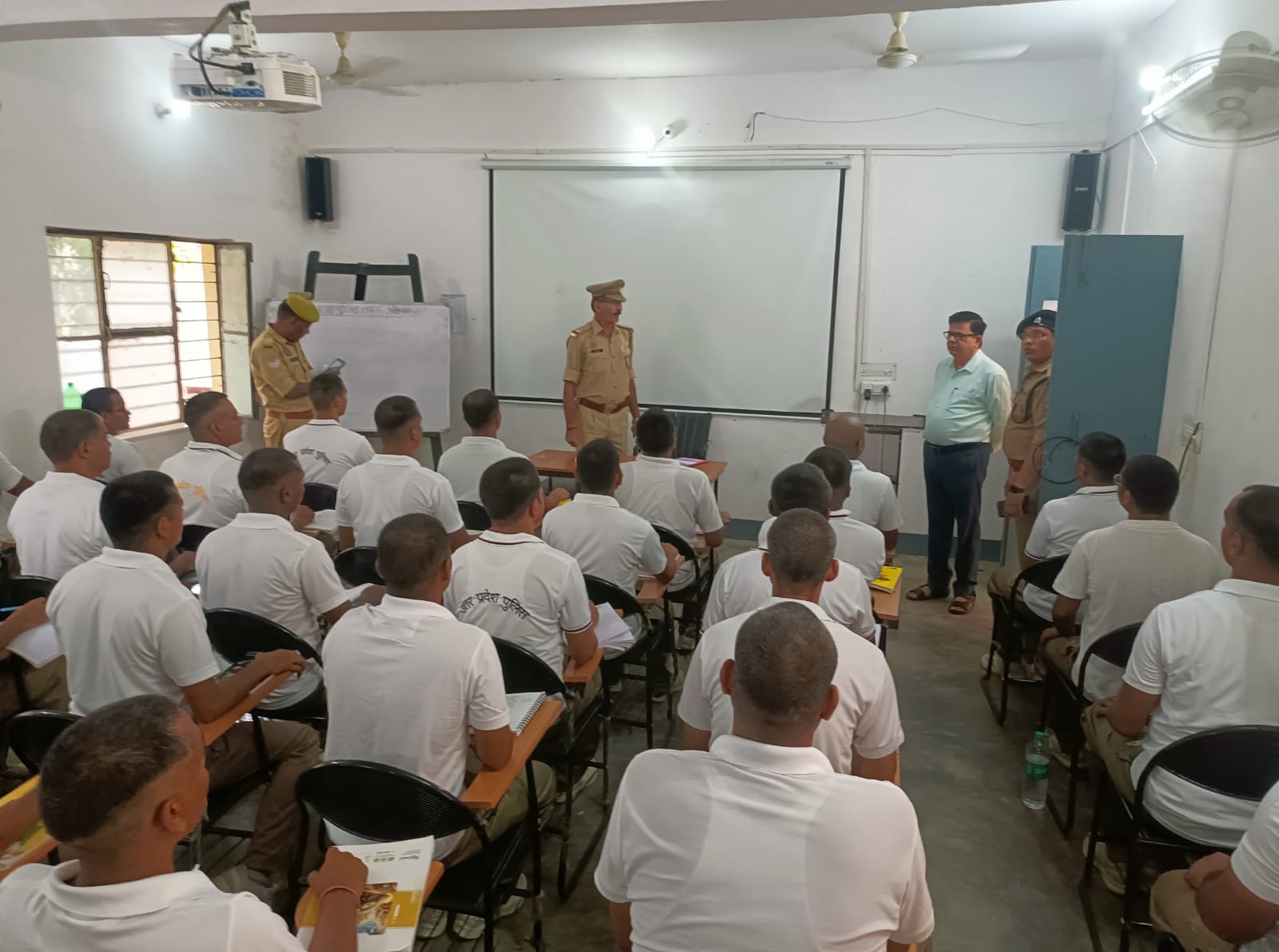 फर्रुखाबाद:पुलिस अधीक्षक प्रशिक्षण हरिगोविंद ने किया आरटीसी का निरीक्षण, प्रशिक्षण गुणवत्ता और अनुशासन पर दिए निर्देश
