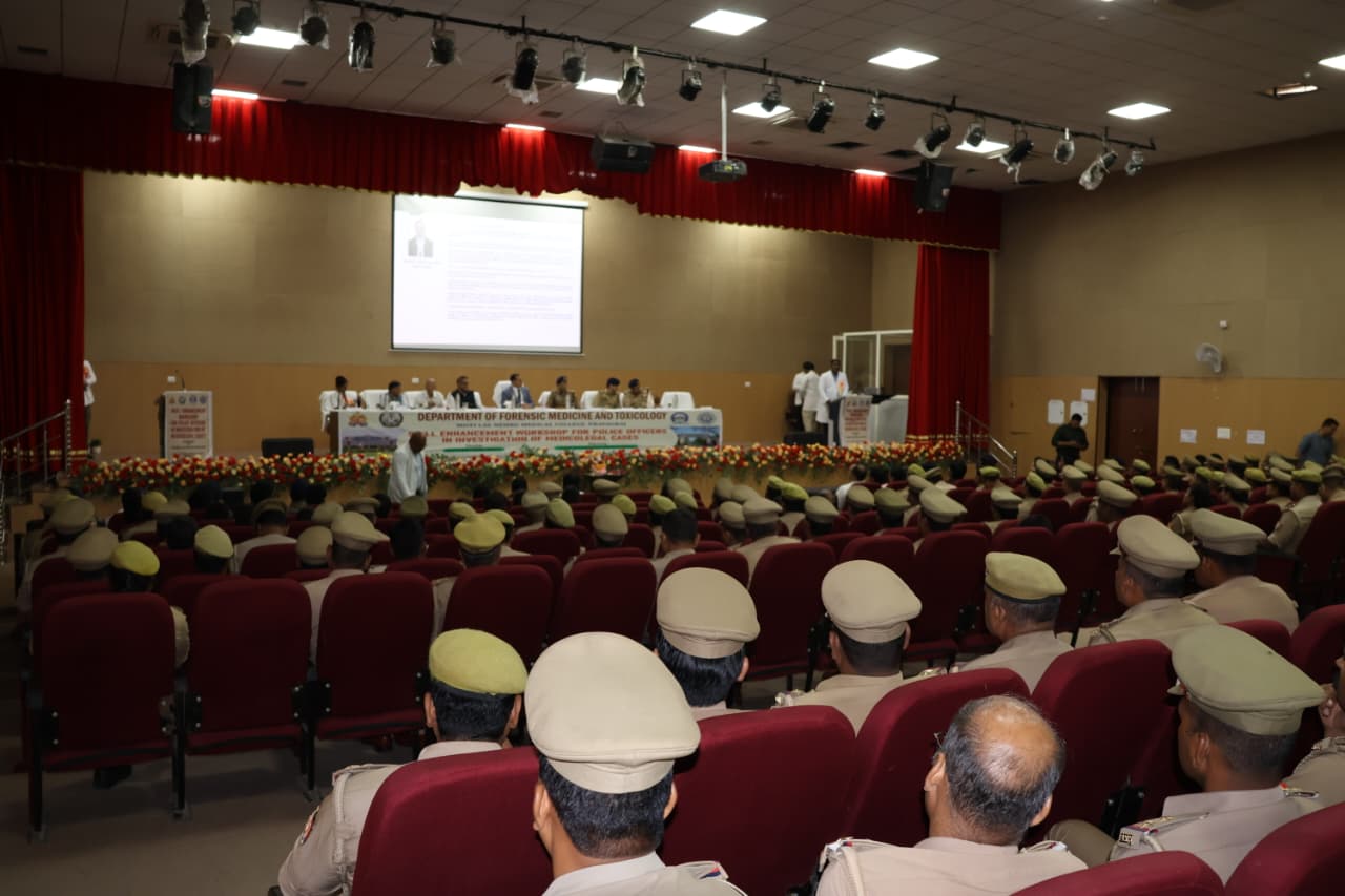 प्रयागराज पुलिस, मोतीलाल नेहरू मेडिकल कॉलेज के संयुक्त तत्वाधान में “Skill enhancement workshop of police investigation officers in Medicolegal cases” के सम्बन्ध में पाच दिवसीय विशेष कार्यशाला का शुभारम्भ,