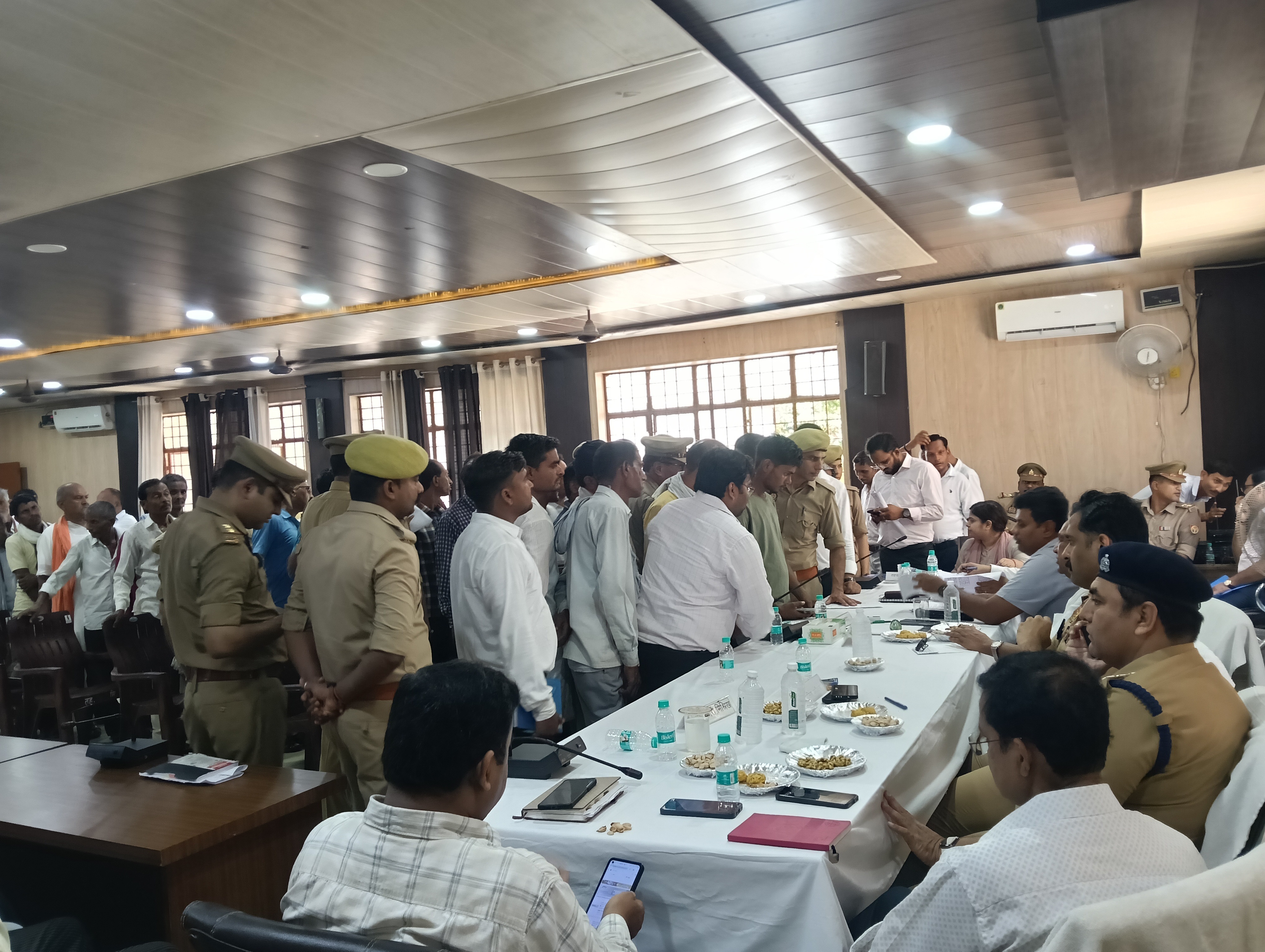 सीतापुर:सम्पूर्ण समाधान दिवस में जिलाधिकारी व पुलिस अधीक्षक ने सुनीं जनसमस्याएं
