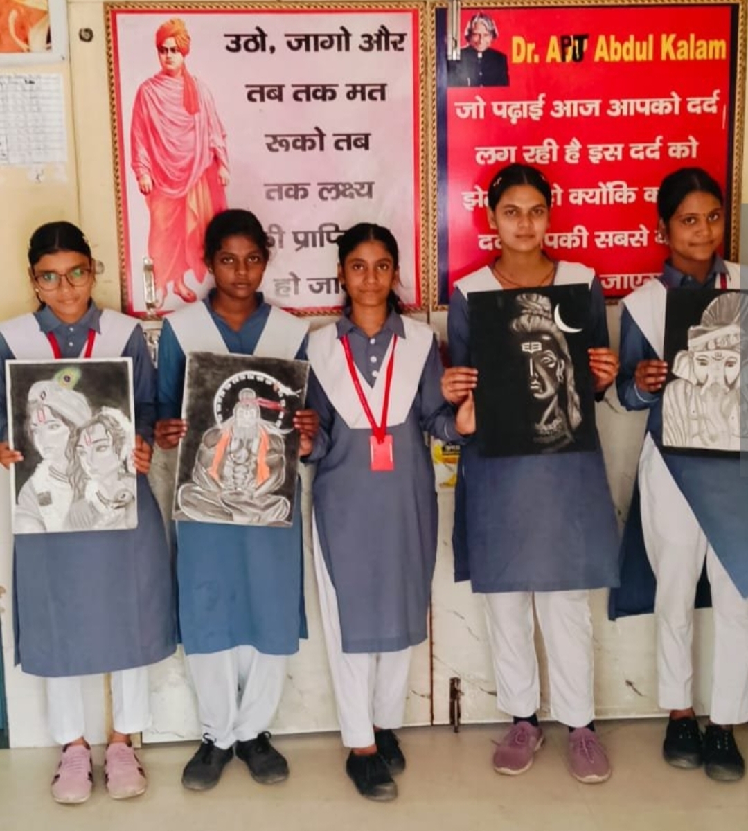 पीलीभीत:इंटर कॉलेज में कला-प्रतियोगिता का आयोजन, विद्यार्थियों ने बढ़-चढ़ कर लिया हिस्सा।