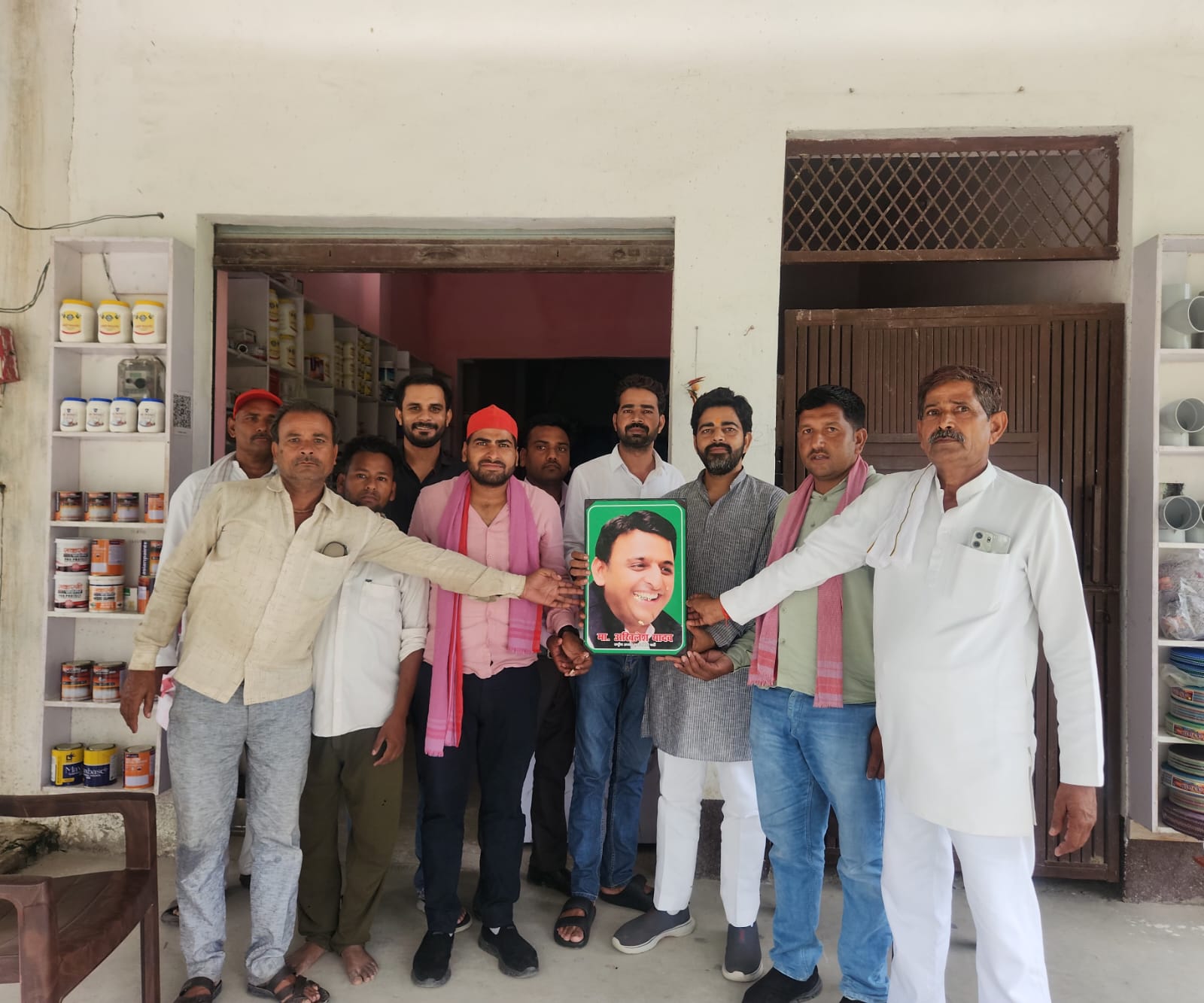 इटावा: अखिलेश यादव राष्ट्रीय अध्यक्ष समाजवादी पार्टी का 53वा जन्मदिन ब्लॉक ताखा के कई ग्रामों में मनाया गया