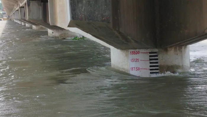 फर्रुखाबाद में गंगा का जलस्तर 137.05 मीटर पहुंचा, खतरे के निशान से महज 5 सेंटीमीटर दूर