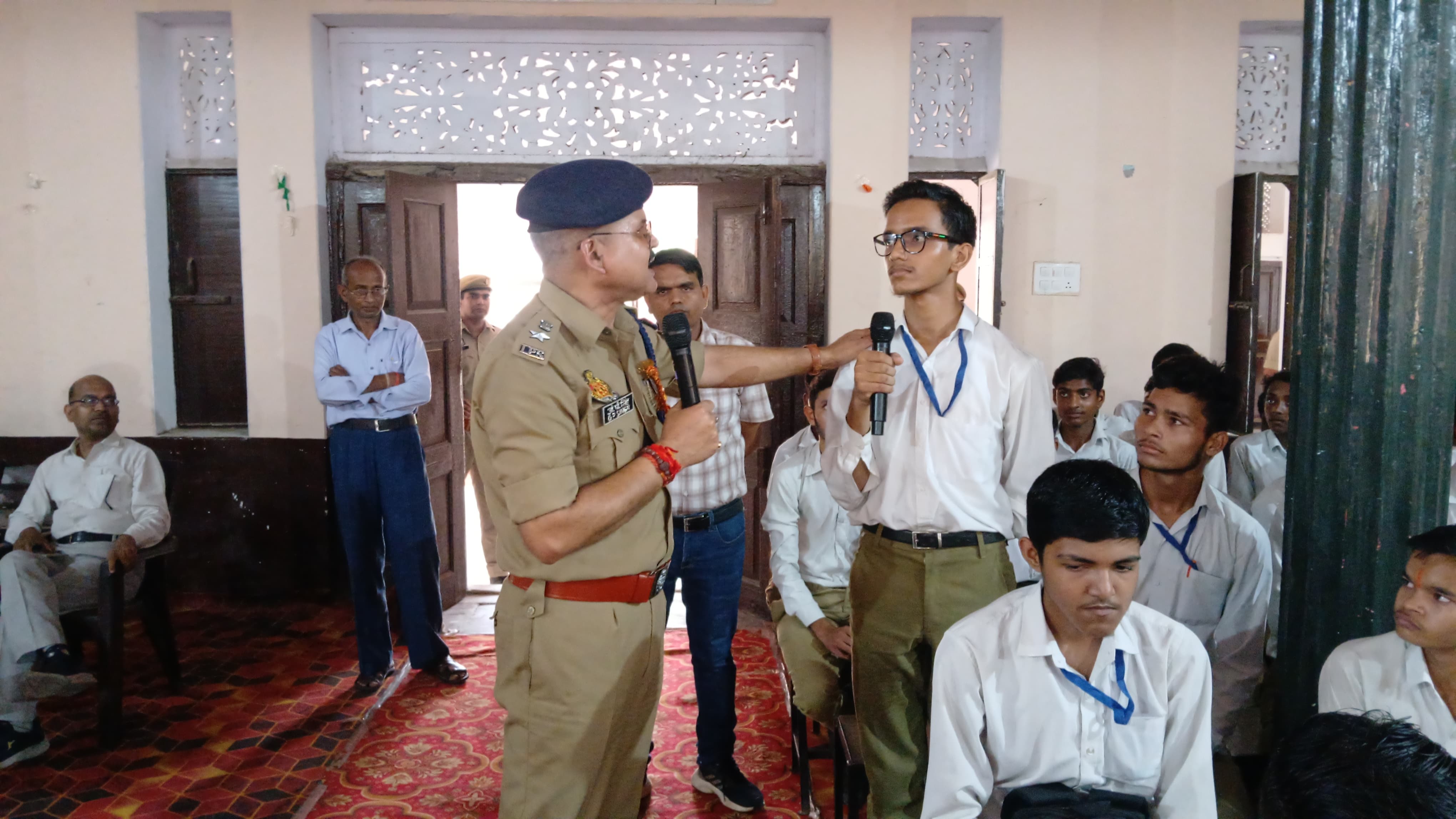 कासगंज पुलिस अधीक्षक ओपी सिंह ने विद्यार्थियों को समझाई अधिकारी बनने की प्रक्रिया