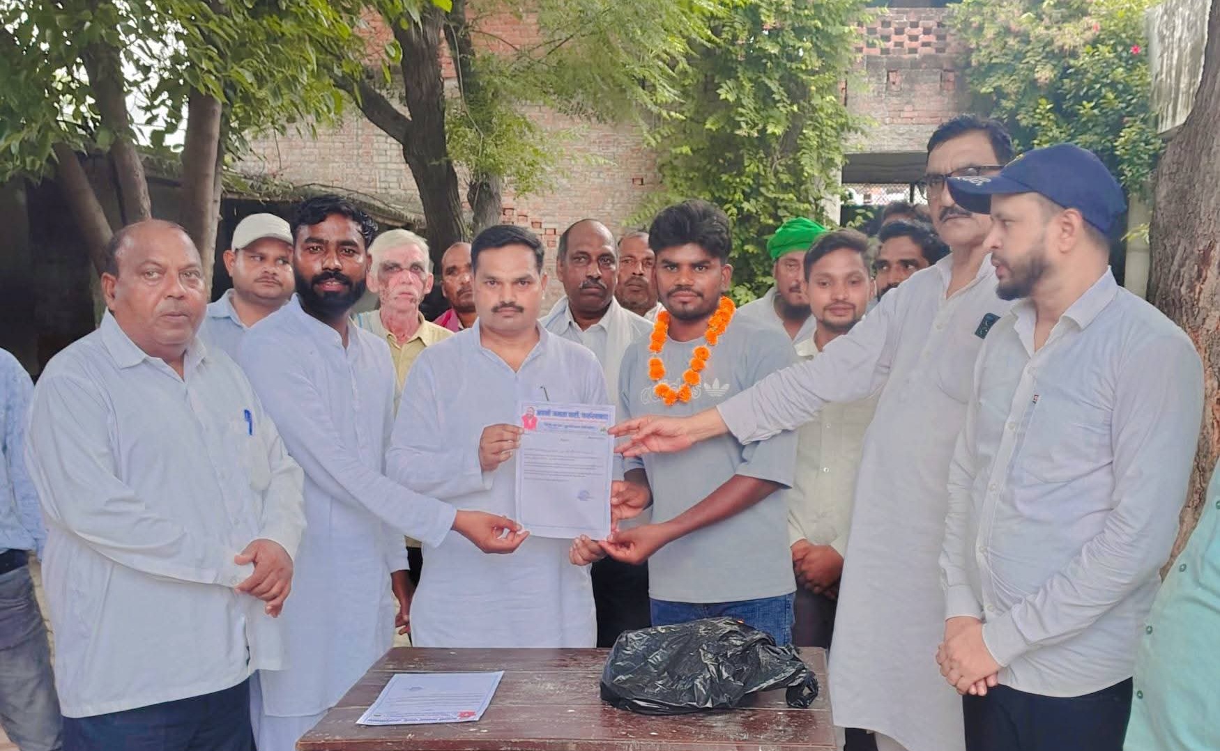 फर्रुखाबाद:अभिषेक कुशवाहा बने अपनी जनता पार्टी के जिला सोशल मीडिया प्रभारी