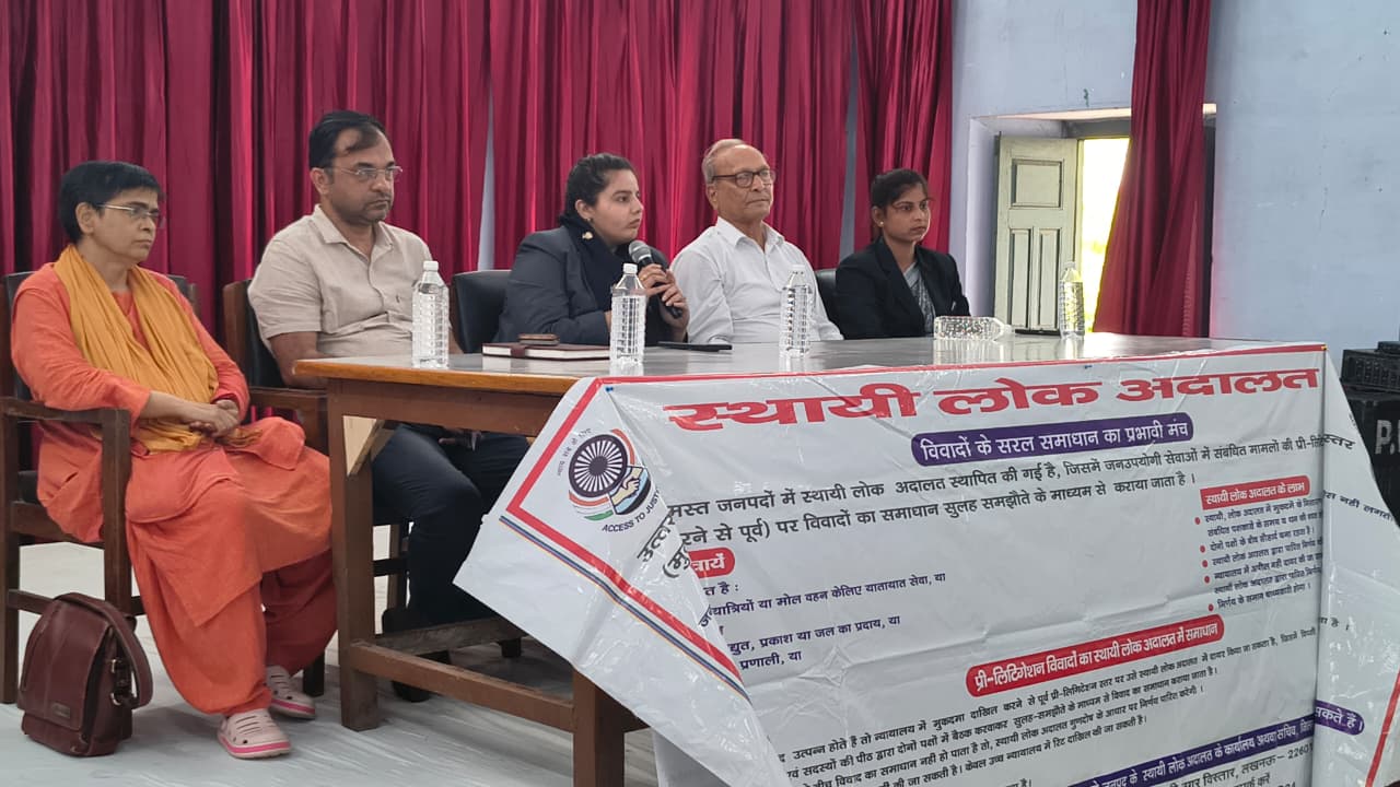 फर्रुखाबाद:बद्री विशाल डिग्री कॉलेज में विधिक जागरूकता एवं साक्षरता शिविर आयोजित, विद्यार्थियों को बताए गए कानूनी अधिकार