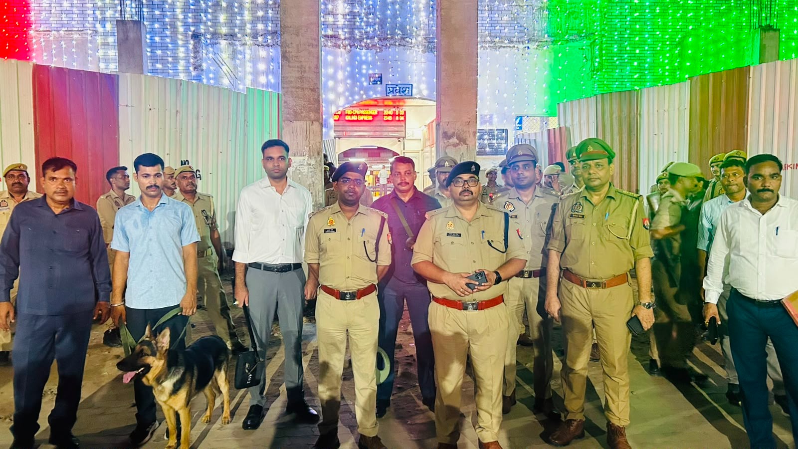 फर्रुखाबाद:स्वतंत्रता दिवस को लेकर पुलिस अलर्ट, रेलवे स्टेशन और रोडवेज बस स्टैंड पर चला सघन चेकिंग अभियान