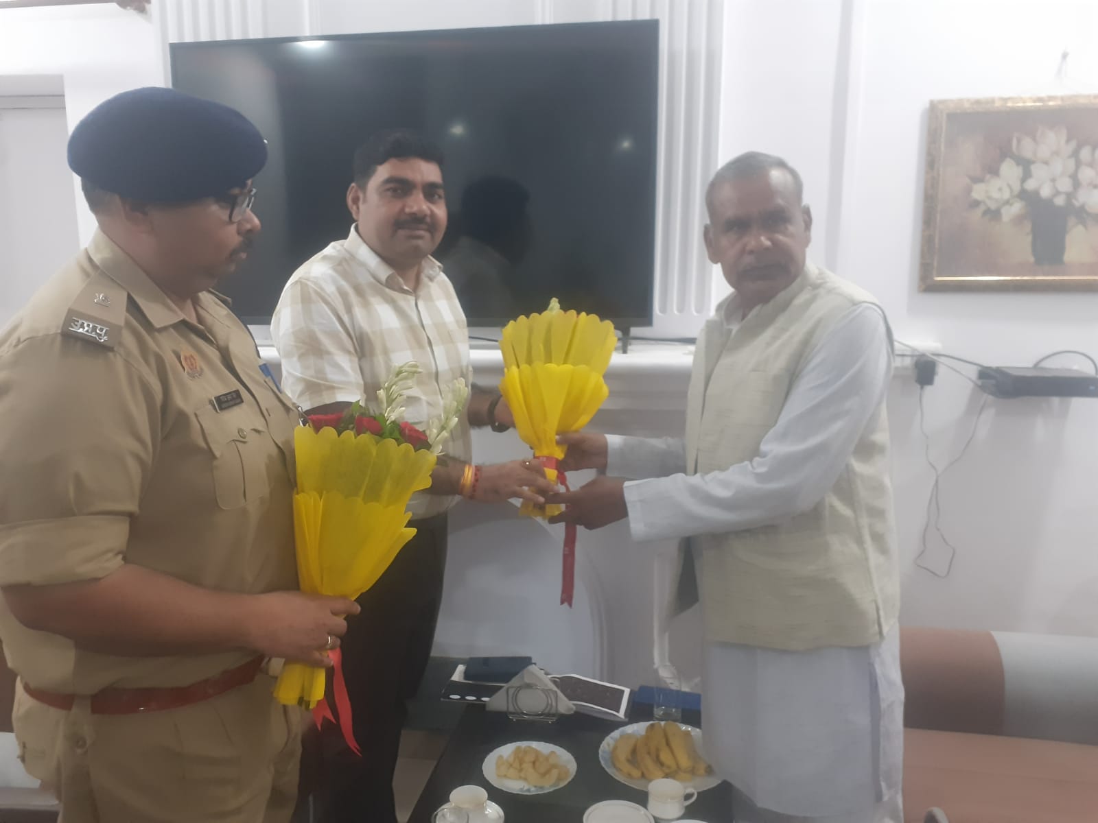 फर्रुखाबाद:अनुसूचित जाति आयोग के सदस्य रमेश कुंडे ने अधिकारियों के साथ की बैठक, जनसमस्याओं के त्वरित निस्तारण के दिए निर्देश