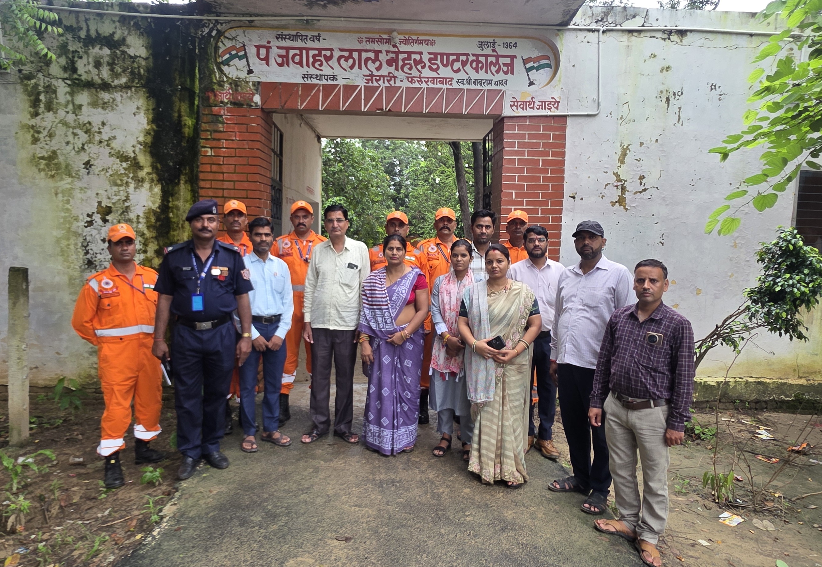 फर्रुखाबाद में NDRF का स्कूल सुरक्षा जागरूकता कार्यक्रम, विद्यार्थियों को सिखाए आपदा प्रबंधन के गुर