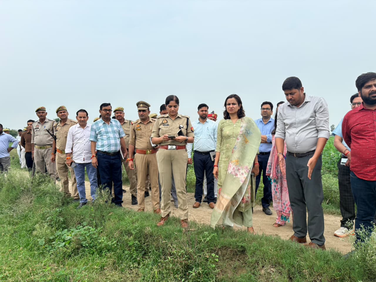 फर्रुखाबाद:मुख्यमंत्री के प्रस्तावित दौरे को लेकर प्रशासन अलर्ट, डीएम-एसपी ने व्यवस्थाओं का लिया जायजा