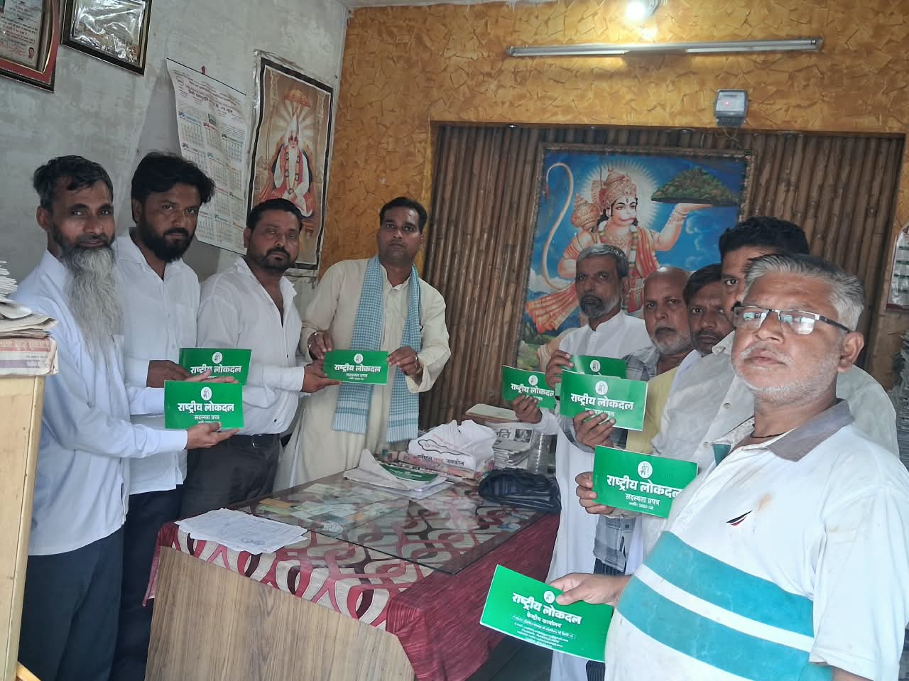 कासगंज : जिलाध्यक्ष राष्ट्रीय लोकदल कासगंज शमीम अहमद अल्वी के नेतृत्व में  बैठक का हुआ आयोजन 