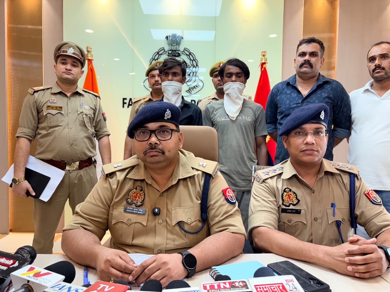 खर्च और शौक पूरा करने को चुराते थे बाइक: शमसाबाद पुलिस ने 2 शातिर चोरों को 3 बाइक के साथ दबोचा