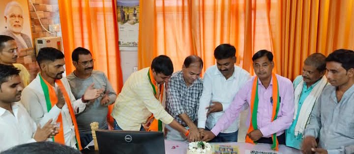 लखीमपुर खीरी : पीएम के बर्थडे पर सेवा संकल्प अभियान के तहत सीएचसी मितौली में हुआ कार्यक्रम का आयोजन, भर्ती मरीजों को वितरित किए गए फल 