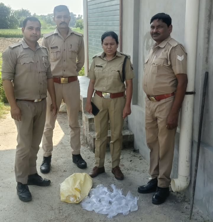 फर्रुखाबाद में आबकारी विभाग की दबिश, 7 लीटर अवैध कच्ची शराब बरामद; एक अभियोग दर्ज