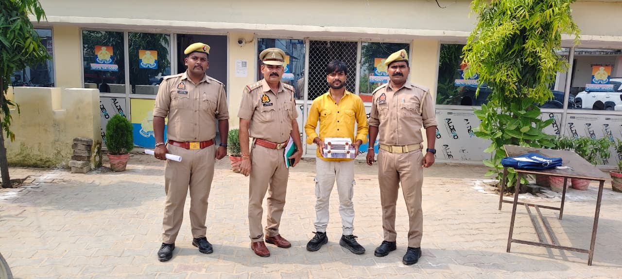 फर्रुखाबाद: कोतवाली मोहम्मदाबाद पुलिस को मिली बड़ी सफलता, लूट के ₹4.76 लाख नकद के साथ वांछित अभियुक्त गिरफ्तार