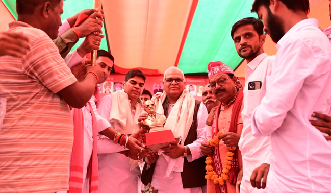फिरोजाबाद: कनवारा में सपा-जन अधिकार पार्टी ने किया PDA पंचायत महासम्मेलन:बाबू सिंह कुशवाहा और अक्षय यादव ने 2027 चुनाव के लिए कार्यकर्ताओं को एकजुट होने को कहा