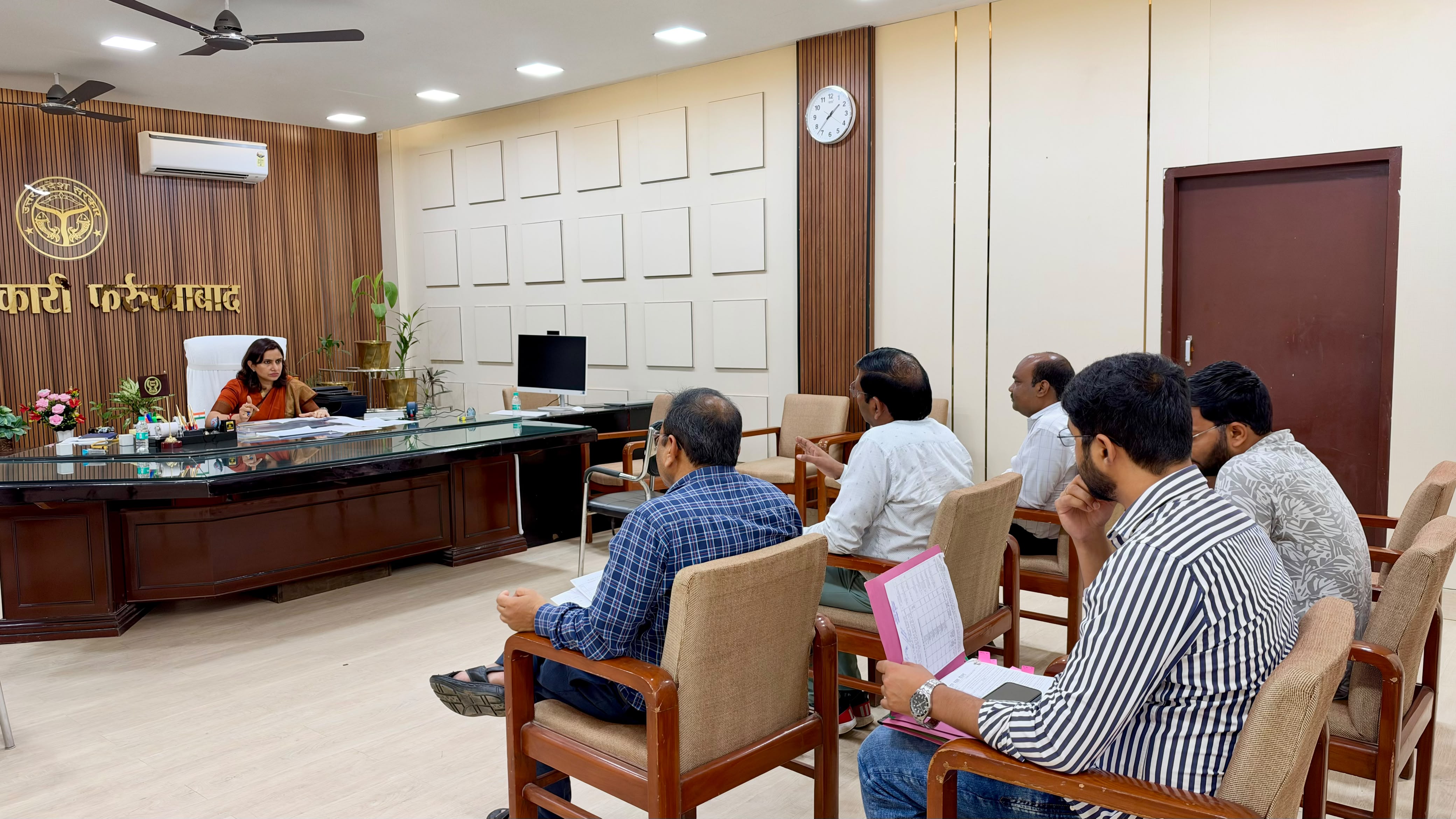 फर्रुखाबाद:बरसात-बाढ़ से क्षतिग्रस्त सड़कों का चिन्हांकन कर शासन को कार्ययोजना भेजें अधिकारी: डीएम अंकुर लाठर