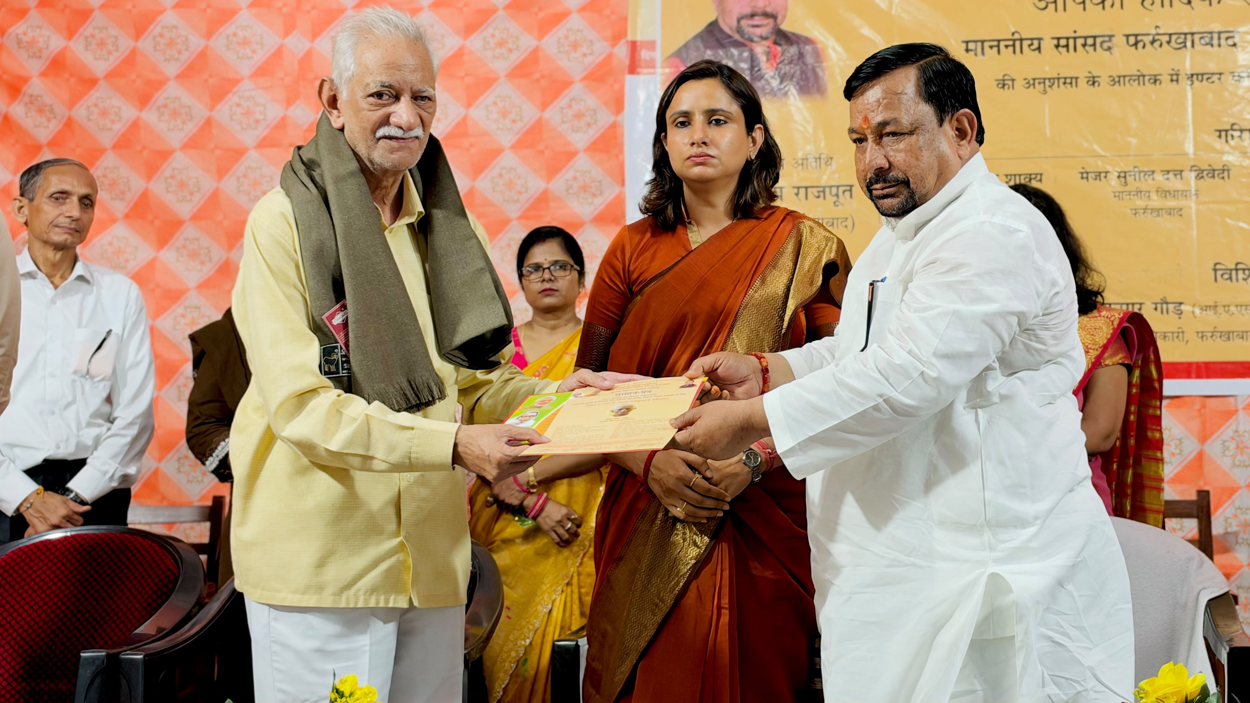 फर्रुखाबाद:हिंदी पखवाड़े में 17 साहित्यकार सम्मानित, 44 इंटर कॉलेजों को वितरित की गईं पुस्तकें