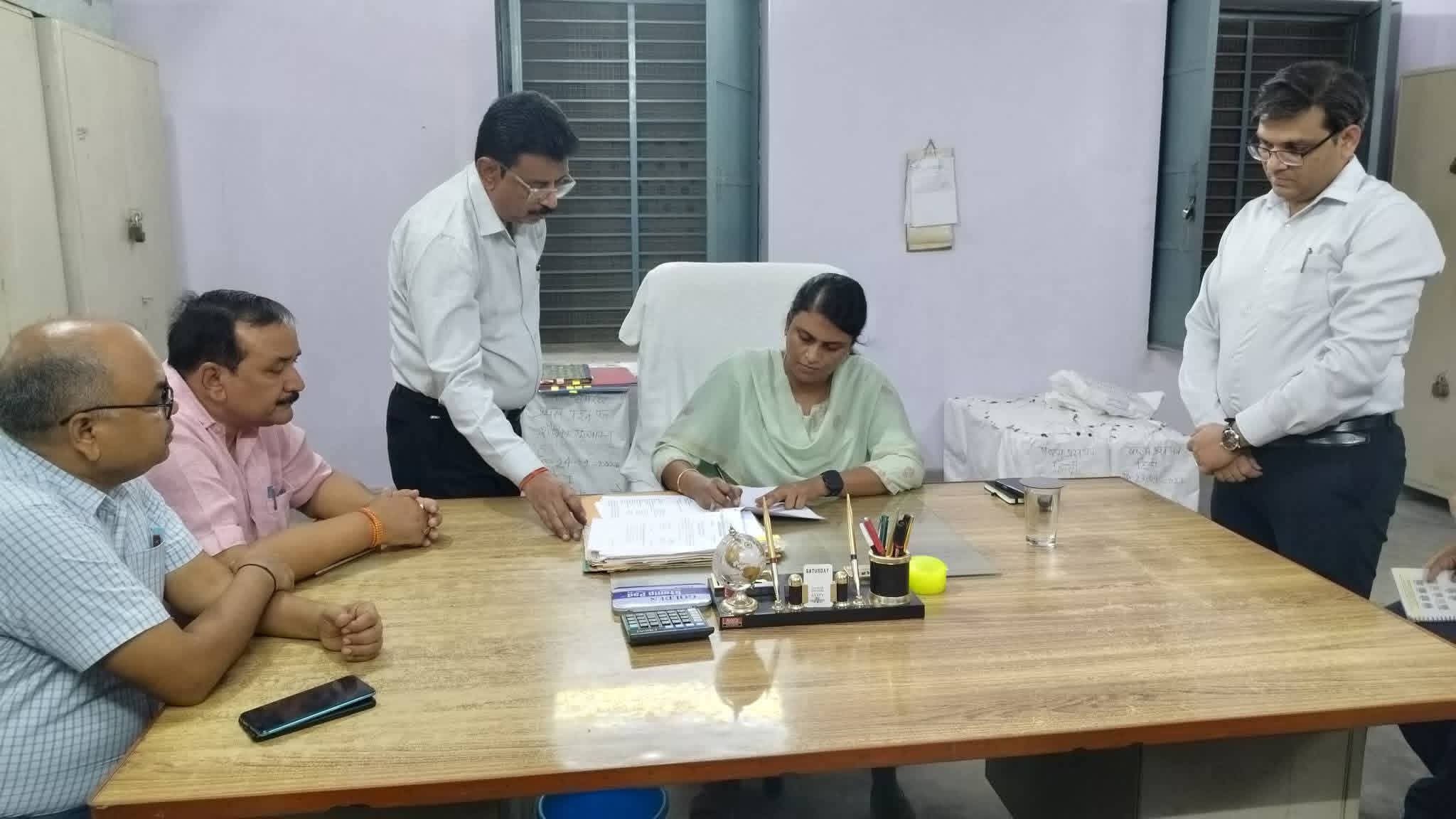 एटा:नवागत जिलाधिकारी एम. अरुन्मौली ने संभाला कार्यभार, जनकल्याण और विकास कार्यों को गति देना प्राथमिकता
