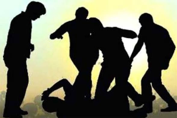 बिल्सी: बिजली की लाइन ठीक करा रहे युवक पर लात-घूंसों और लोहे के पाइप से हमला, दो आरोपियों के खिलाफ मुकदमा 
