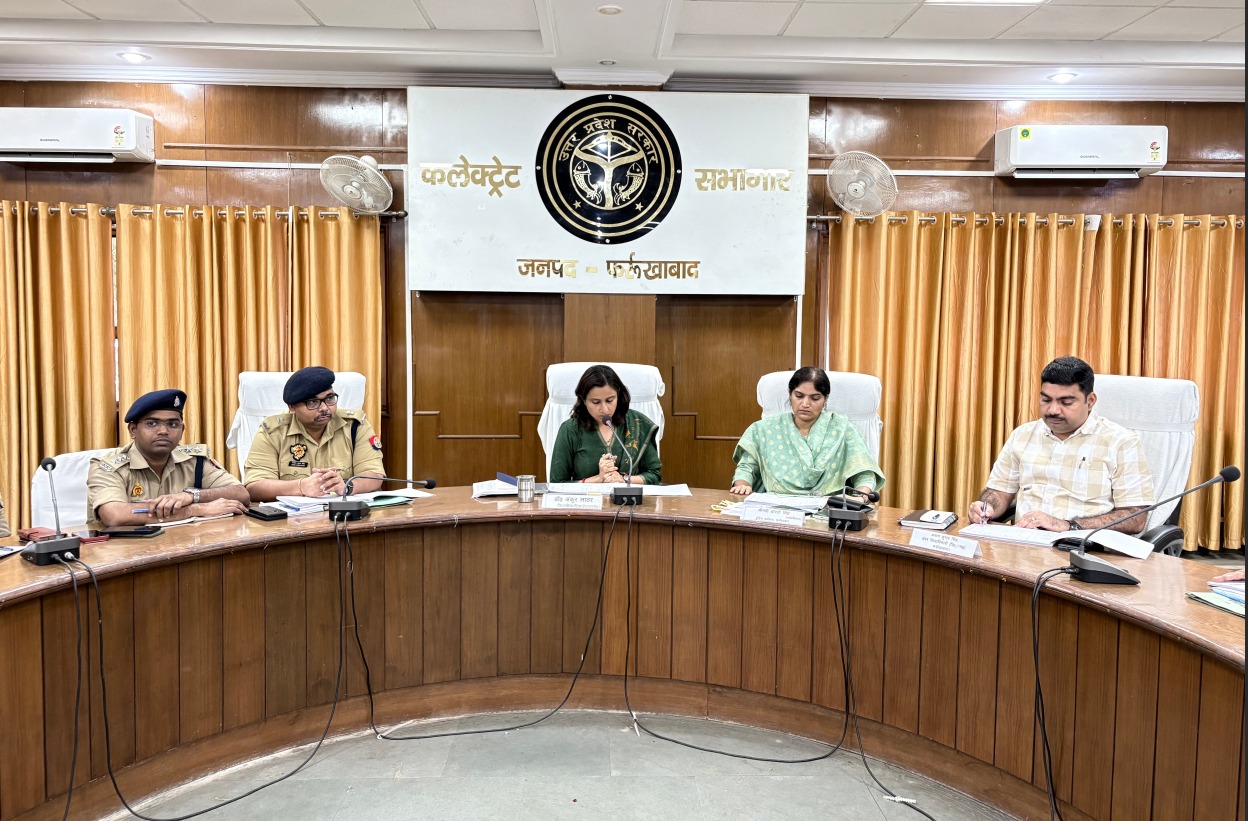 फर्रुखाबाद में अभियोजन समीक्षा बैठक के साथ गणेश विसर्जन पर भारी वाहनों के लिए रूट डायवर्जन जारी, DM, SP ने दिए निर्देश