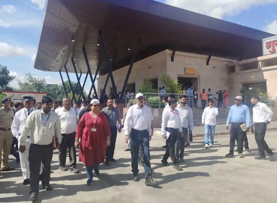 फर्रुखाबाद रेलखंड का पूर्वोत्तर रेलवे GM ने किया निरीक्षण, अमृत भारत स्टेशन योजना के कार्यों की ली जानकारी