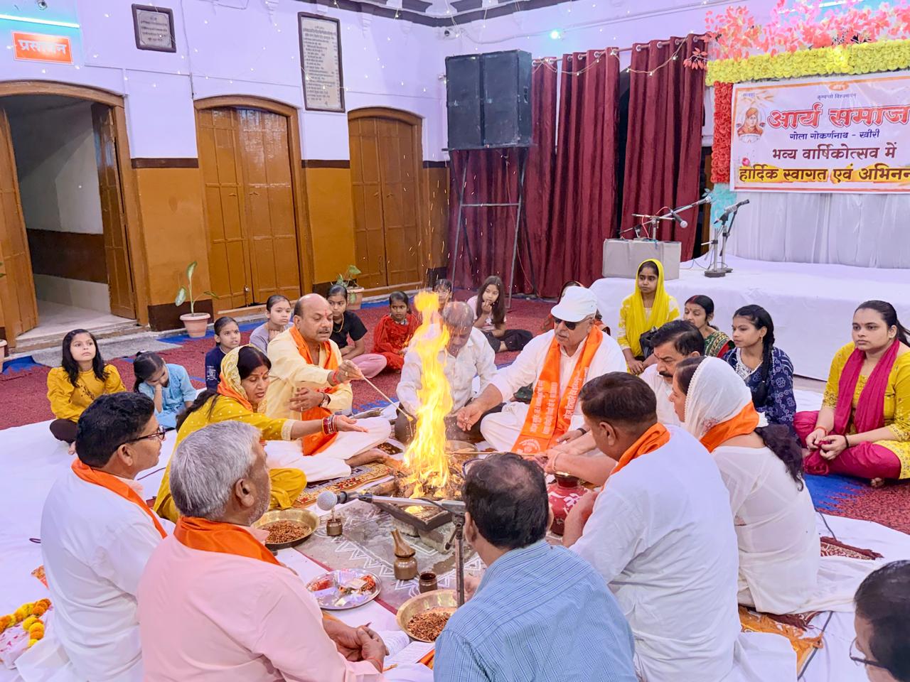लखीमपुर खीरी : आर्य समाज के 125वे भव्य वार्षिकोत्सव का ध्याजारोहण एवं हवन के साथ हुआ शुभारंभ 
