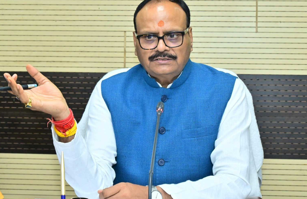'नौकरी के चक्कर में मत पड़ो, ई-रिक्शा चलाओ', उत्तर प्रदेश के उपमुख्यमंत्री ब्रजेश पाठक अपने ही बयान से घिरे