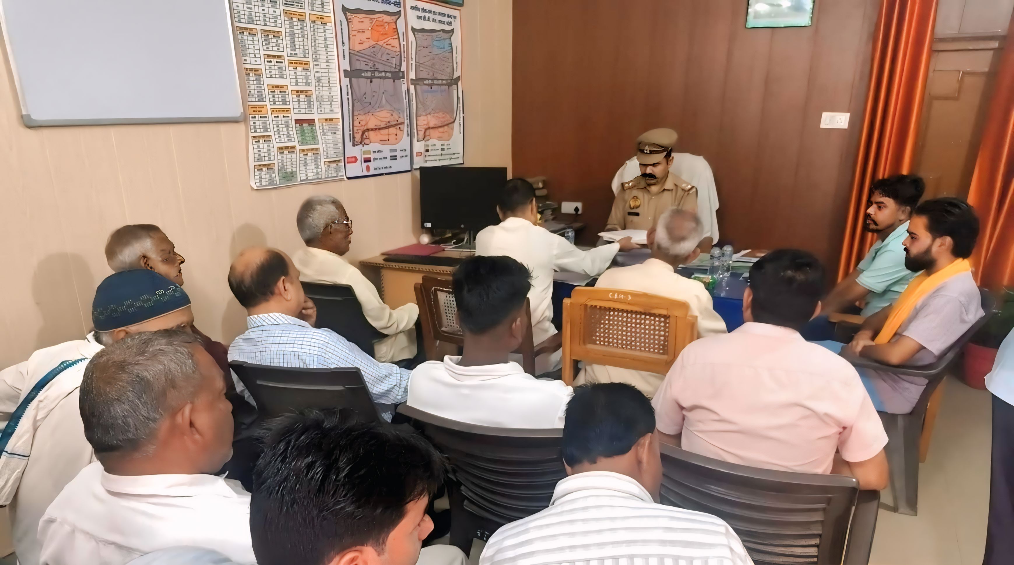 त्यौहारों को शांतिपूर्ण व सौहार्दपूर्ण वातावरण में संपन्न कराने हेतु शांति कमेटी की बैठक संपन्न