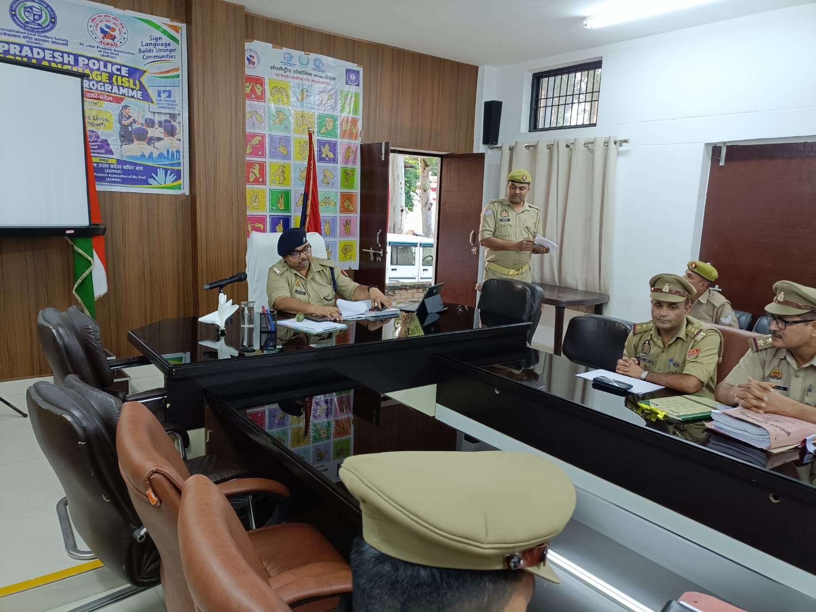 फर्रुखाबाद : अपर पुलिस अधीक्षक ने लंबित विवेचनाओं की समीक्षा बैठक ली, दिए शीघ्र निस्तारण के निर्देश