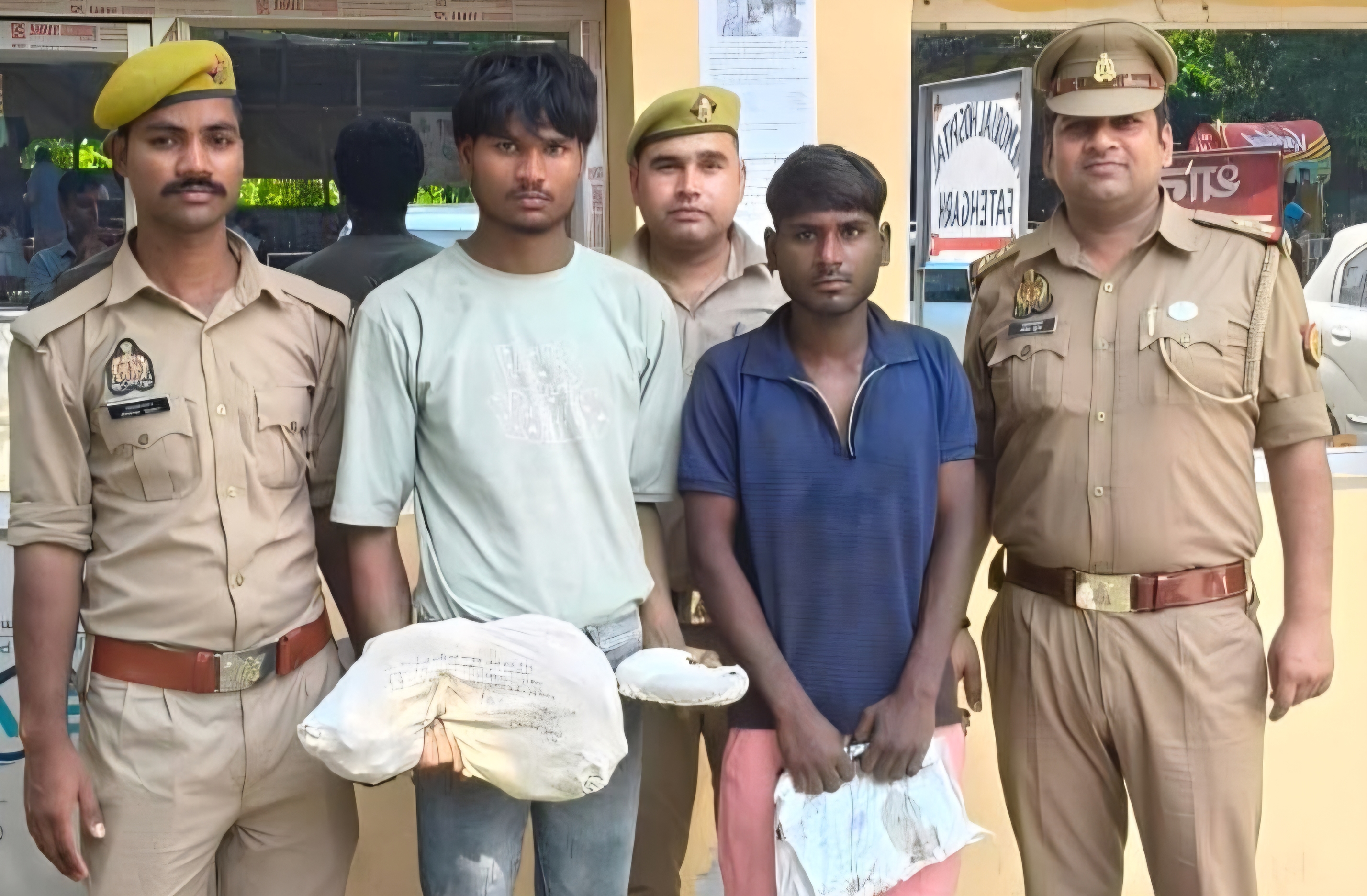 फर्रूखाबाद : कादरीगेट पुलिस ने चोरी के माल के साथ 2 शातिर चोरों को किया गिरफ्तार, 4.200 किग्रा तांबे का तार व बर्तन बरामद