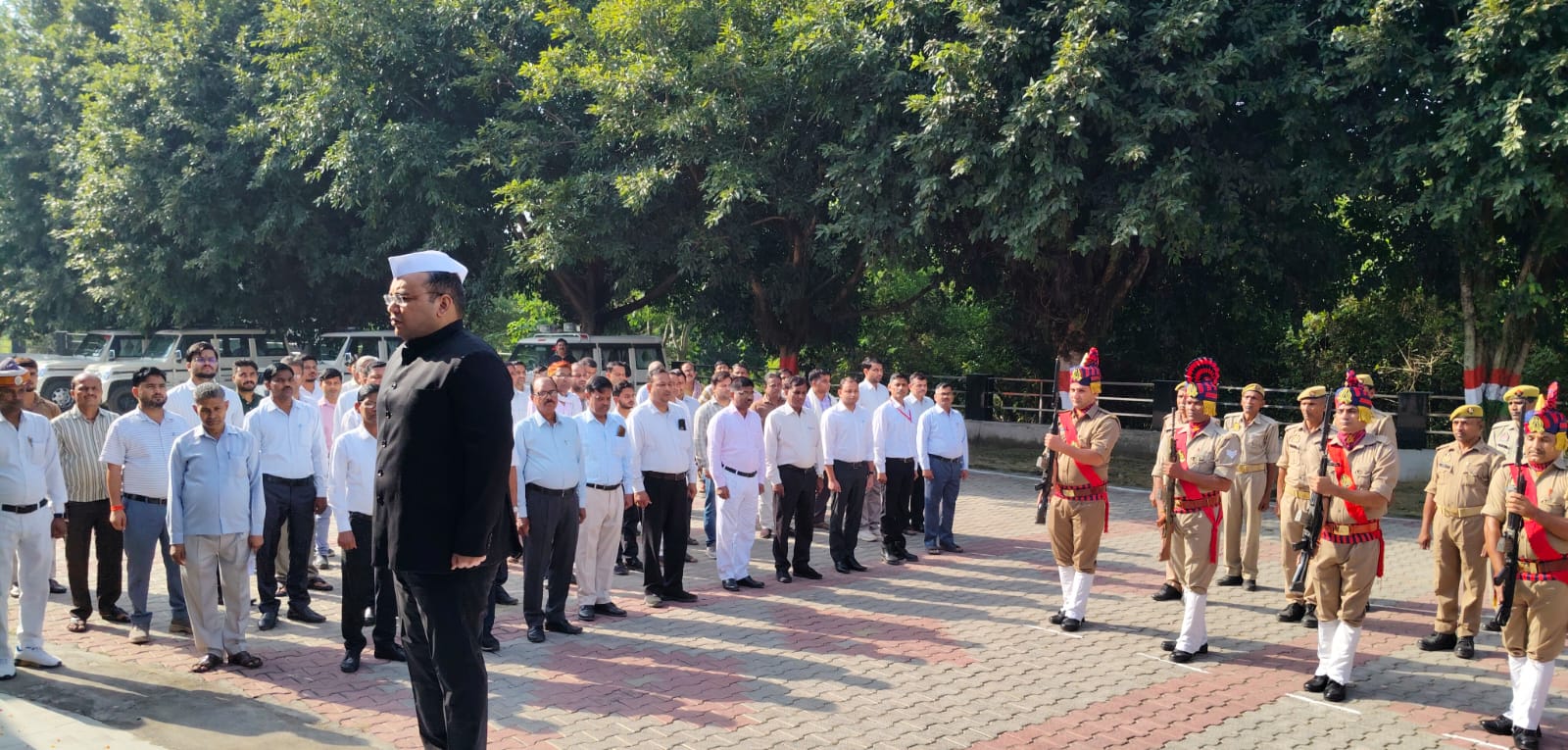 कासगंज *गांधी जी के सत्य-अहिंसा और शास्त्री जी की सादगी को जीवन में उतारना ही सच्ची श्रद्धांजलि – जिलाधिकारी