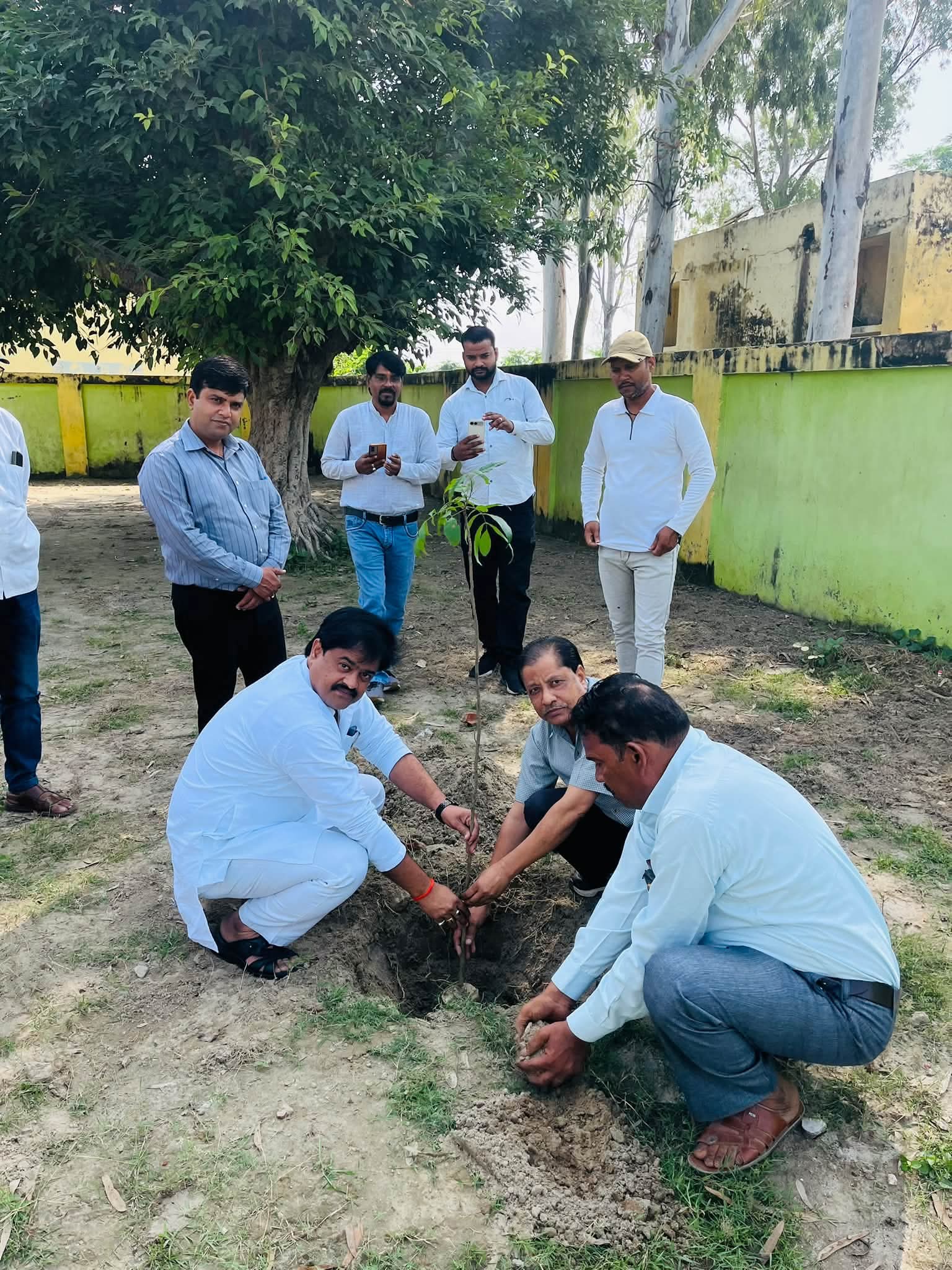 कासगंज ः सोरों में जितेन्द्र कुमार यादव के द्वारा किया गया पर्यावरण संरक्षण के लिए पौधारोपण कार्यक्रम 
