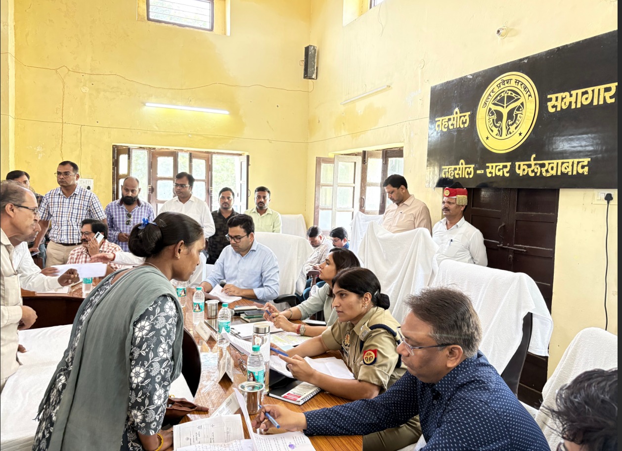 फर्रुखाबाद: तहसील सदर में संपूर्ण समाधान दिवस का आयोजन, DM और SP फतेहगढ़ ने फरियादियों की शिकायतों का किया निस्तारण