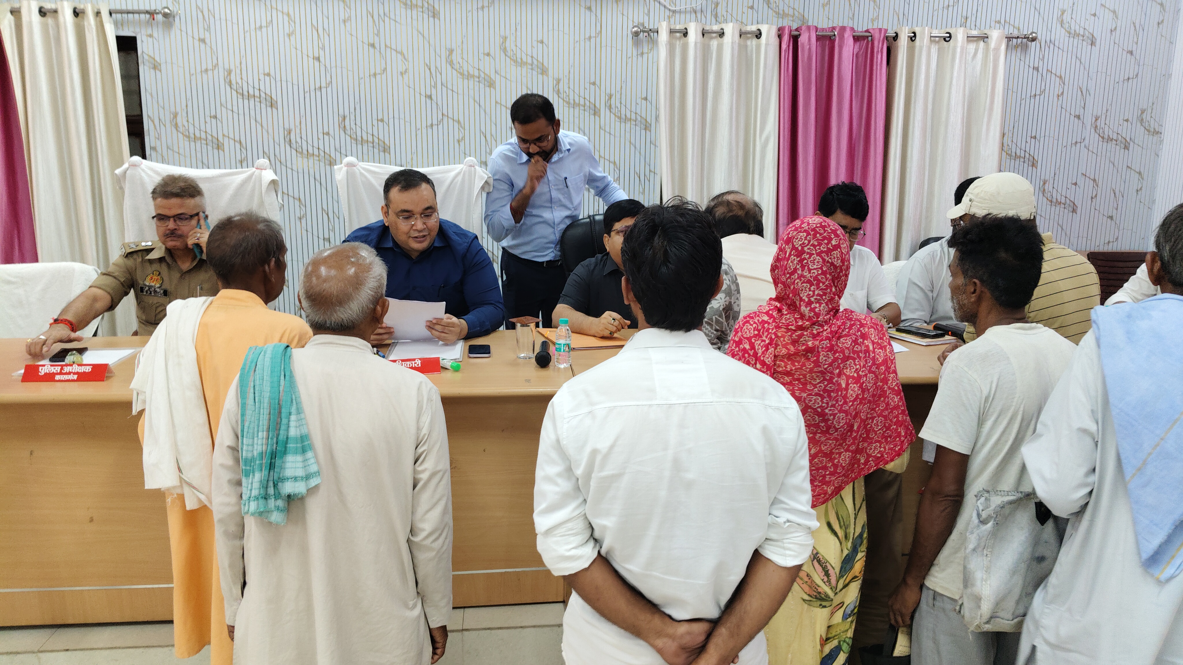 कासगंज; डीएम प्रणय सिंह और एसपी ओम प्रकाश सिंह ने सुनीं जनसमस्याएं।